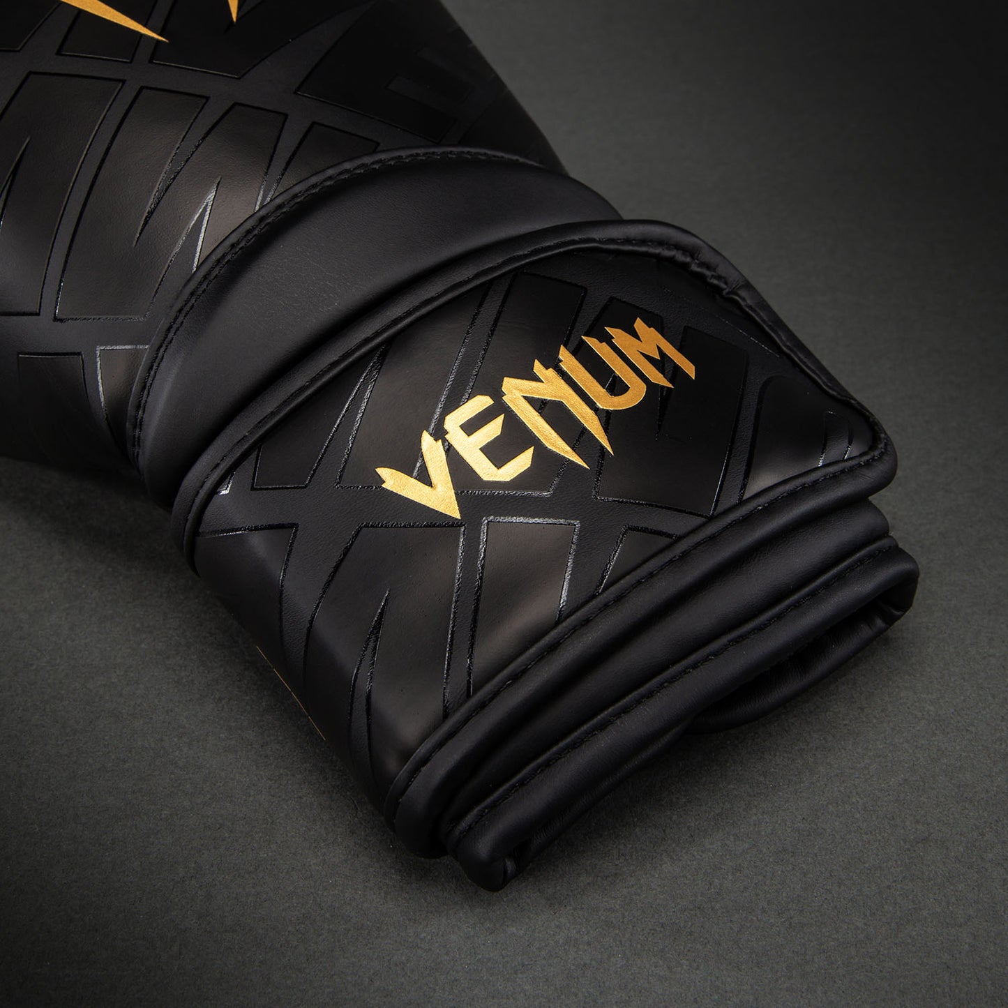 Venum Contender 1.5 XT 3D 拳击手套 – 黑色/金色