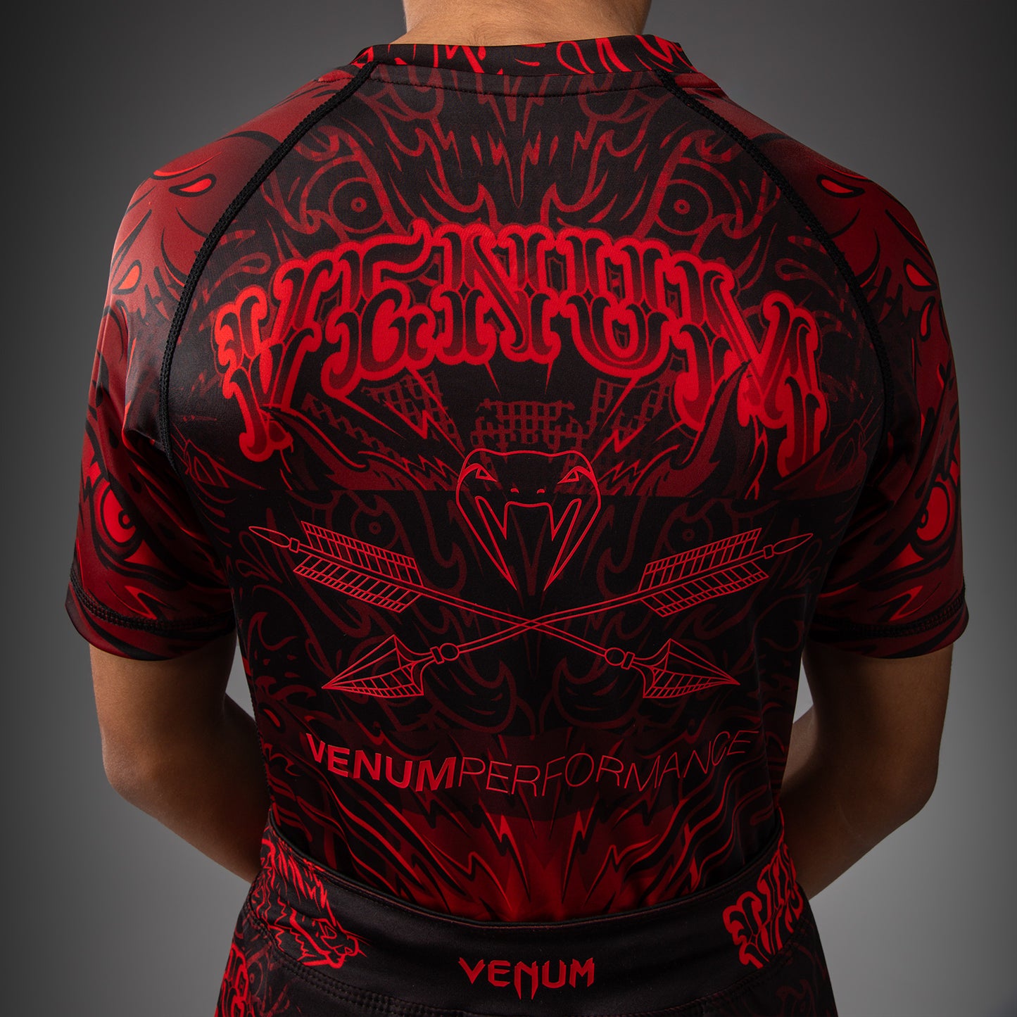 Venum Wolf Atak 儿童短袖紧身防磨衣 – 黑色/红色