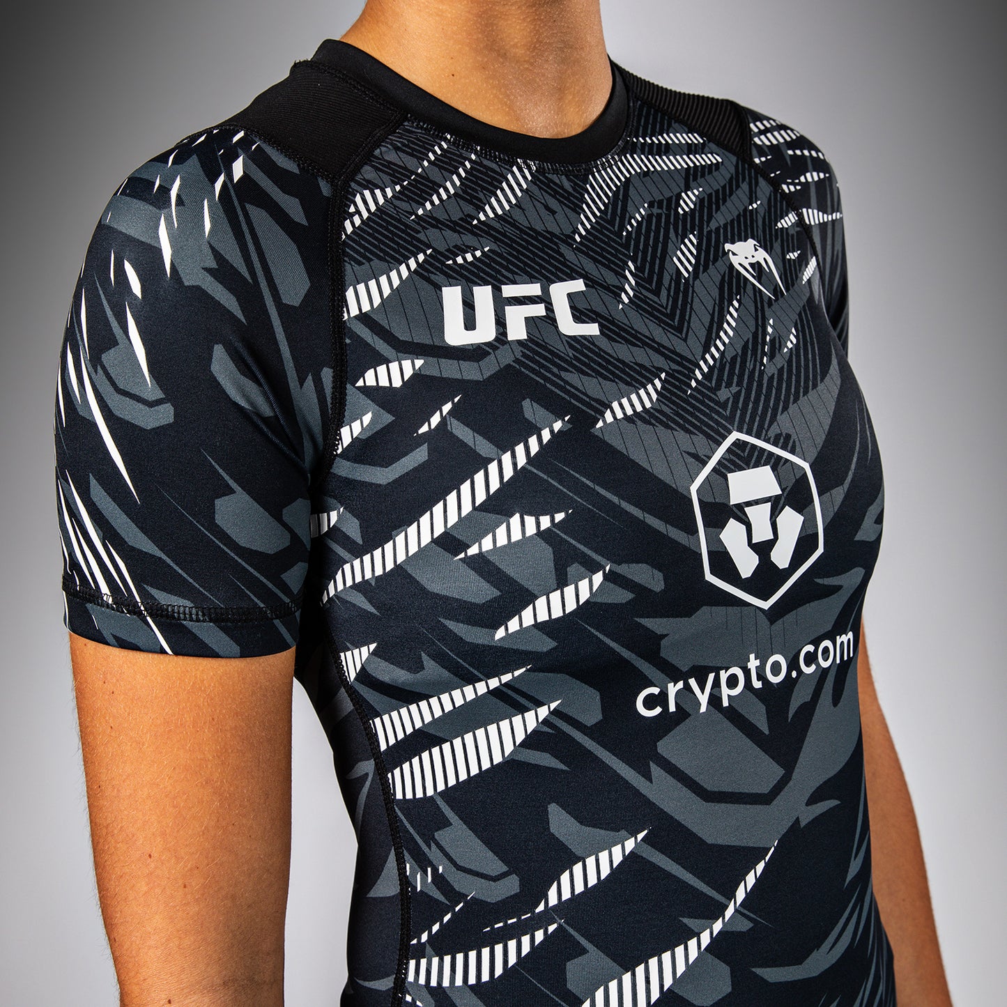 UFC Fusion by Venum 女士款紧身防磨衣–黑色