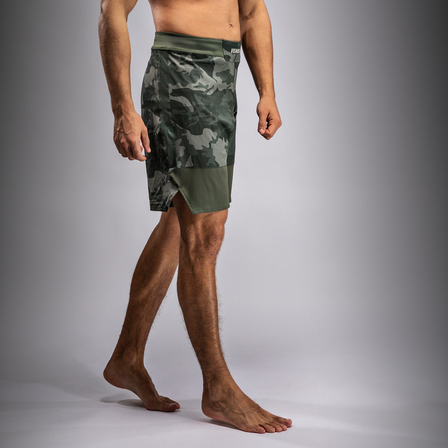 Venum G-Fit Air 男士格斗短裤 – 军绿色迷彩