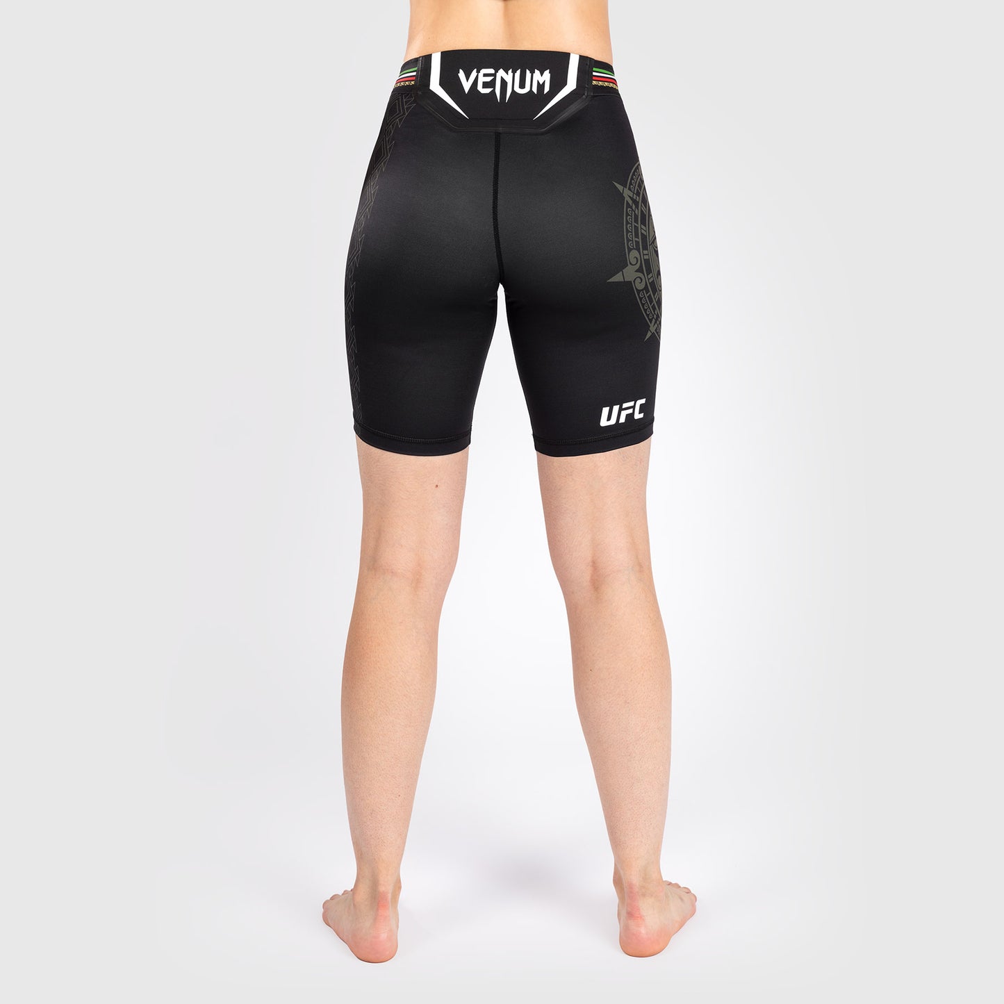 Noche UFC by Venum Authentic Fight Night 女士综合格斗短裤 – 长款 – 黑色