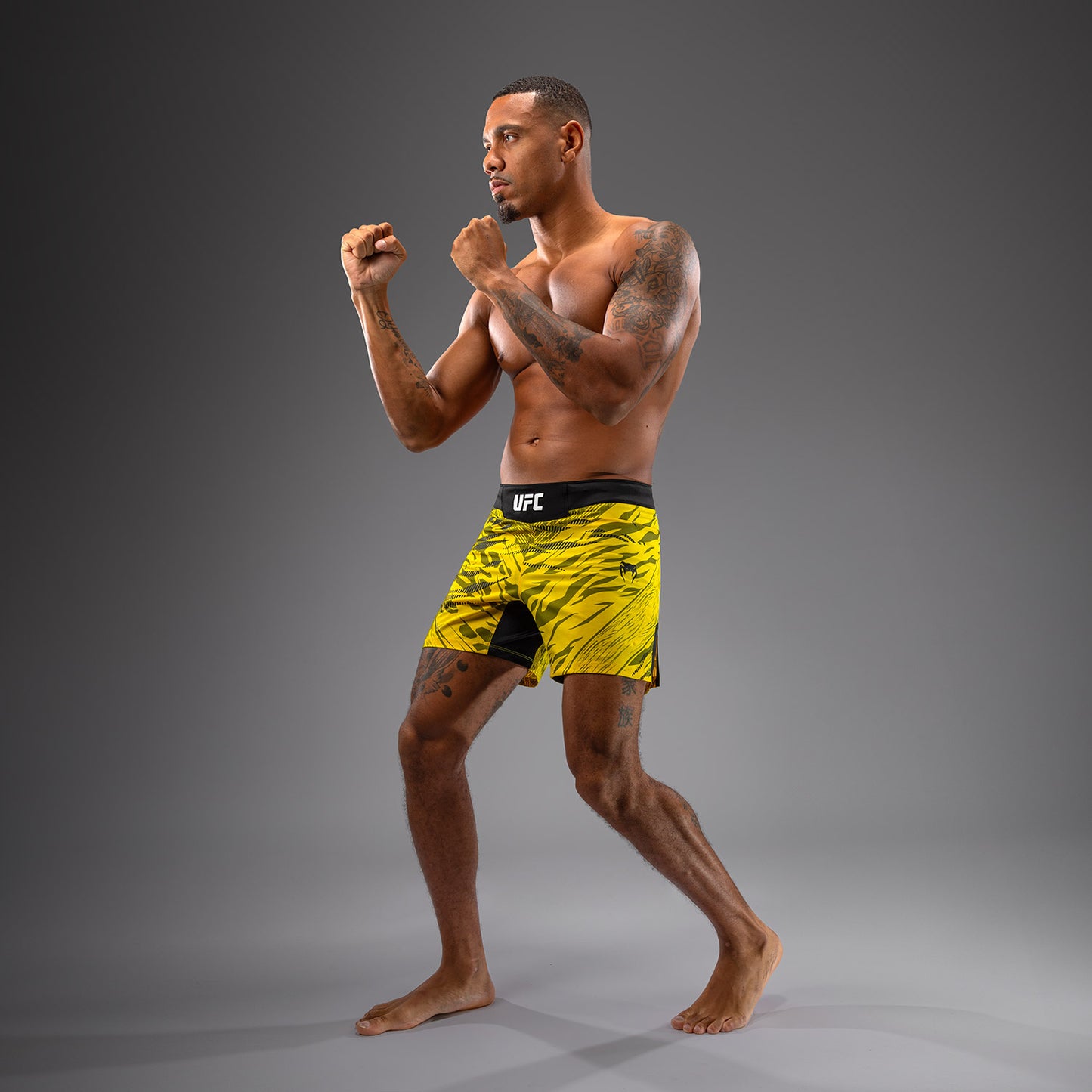 UFC Fusion by Venum Authentic Fight Night 男士格斗短裤 – 短款 – 黄色