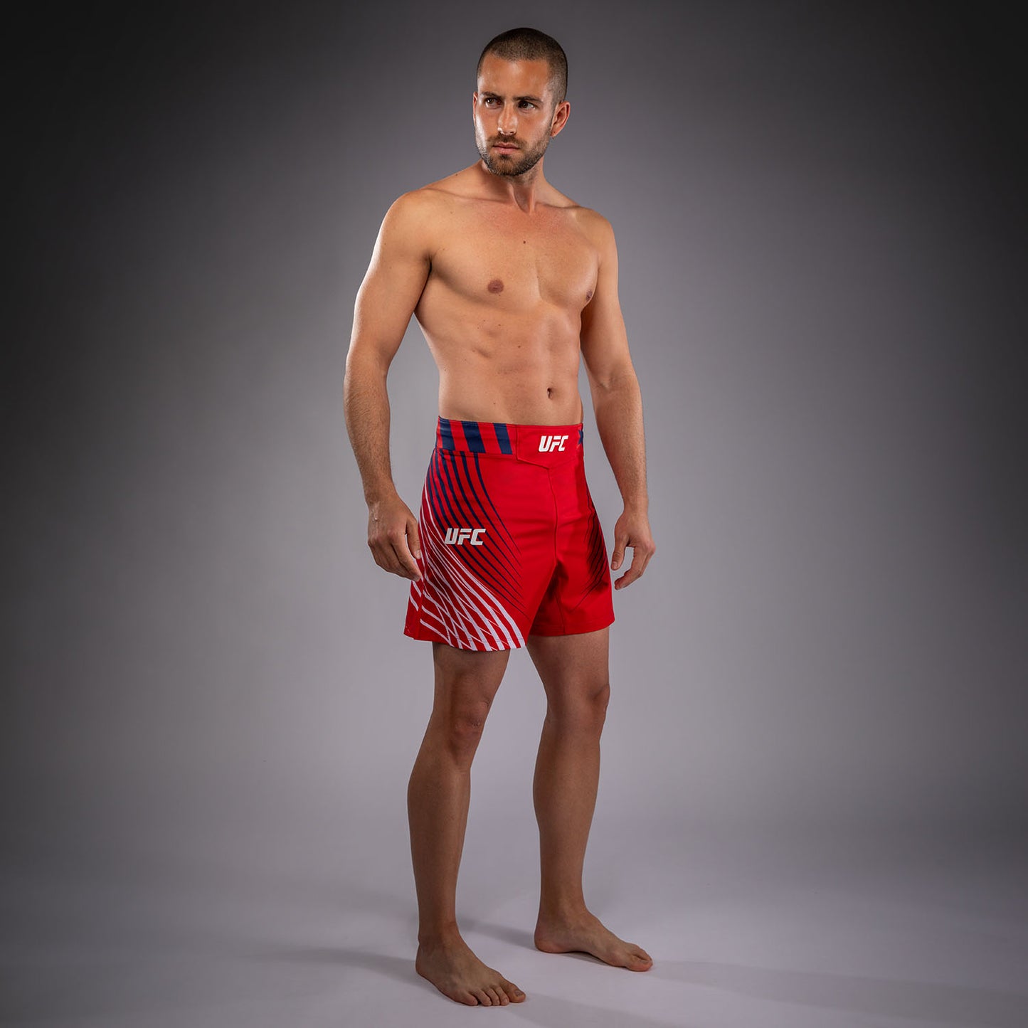 Official UFC Freedom 250 by Venum 男士 Authentic Fight Night 短款格斗短裤 - 红色
