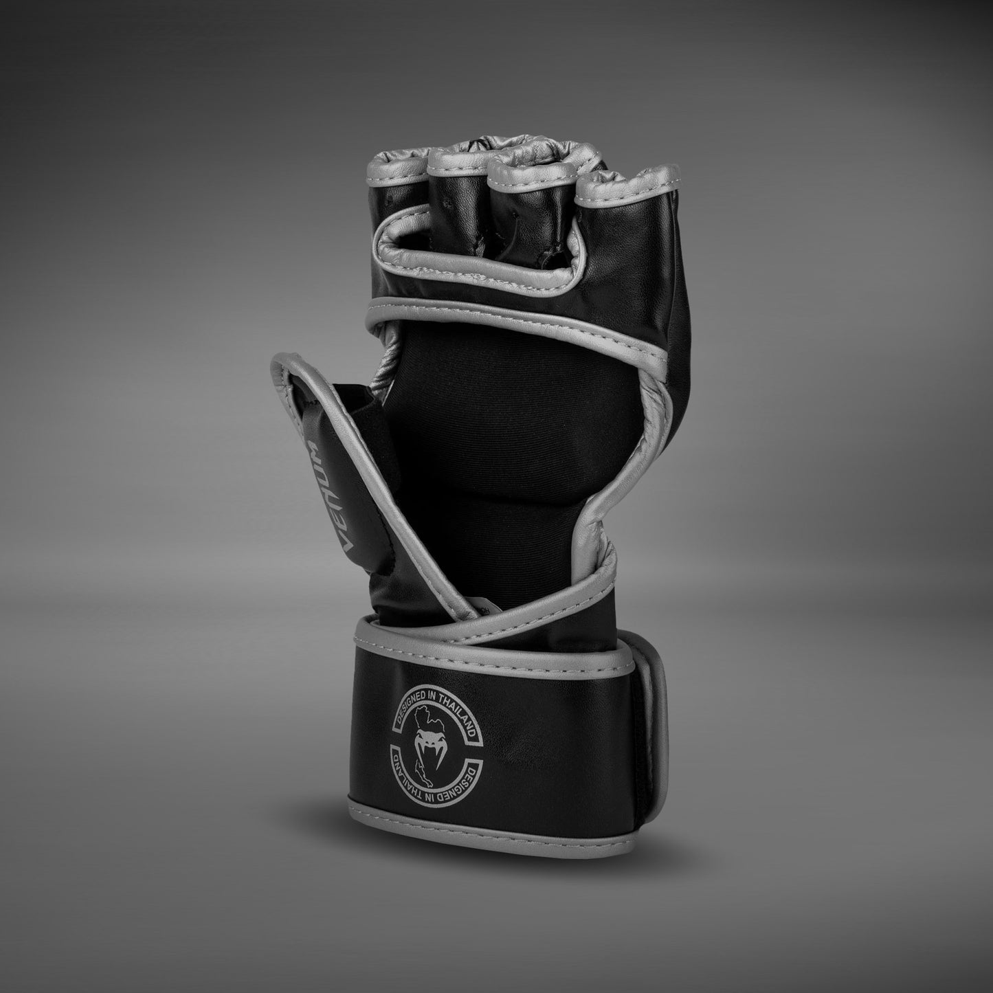 Venum Challenger 2.0 MMA手套 – 黑色/银色