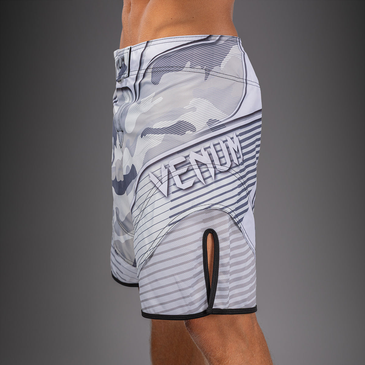 Venum Camo Hero 格斗短裤 - 白色/浅灰色