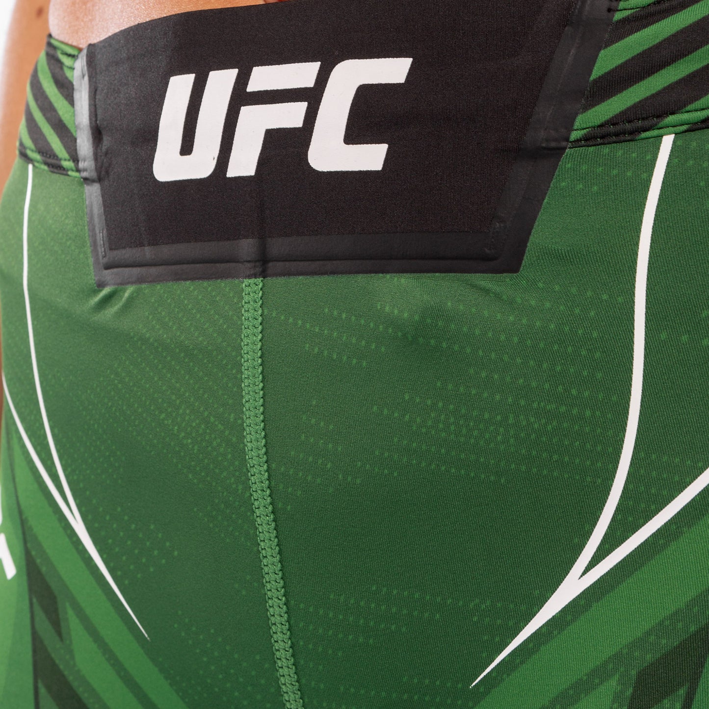 UFC Venum Authentic Fight Night 女士综合格斗短裤 – 短款 – 绿色