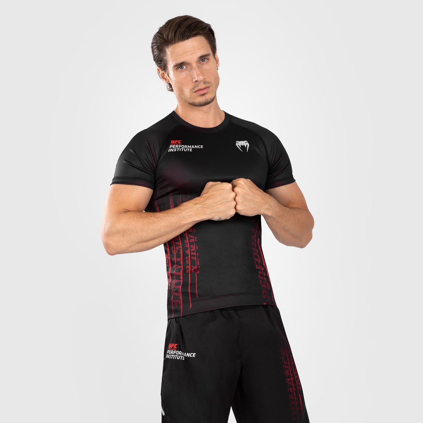UFC Venum Performance Institute 2.0 男士短袖紧身防磨衣 – 黑色/红色