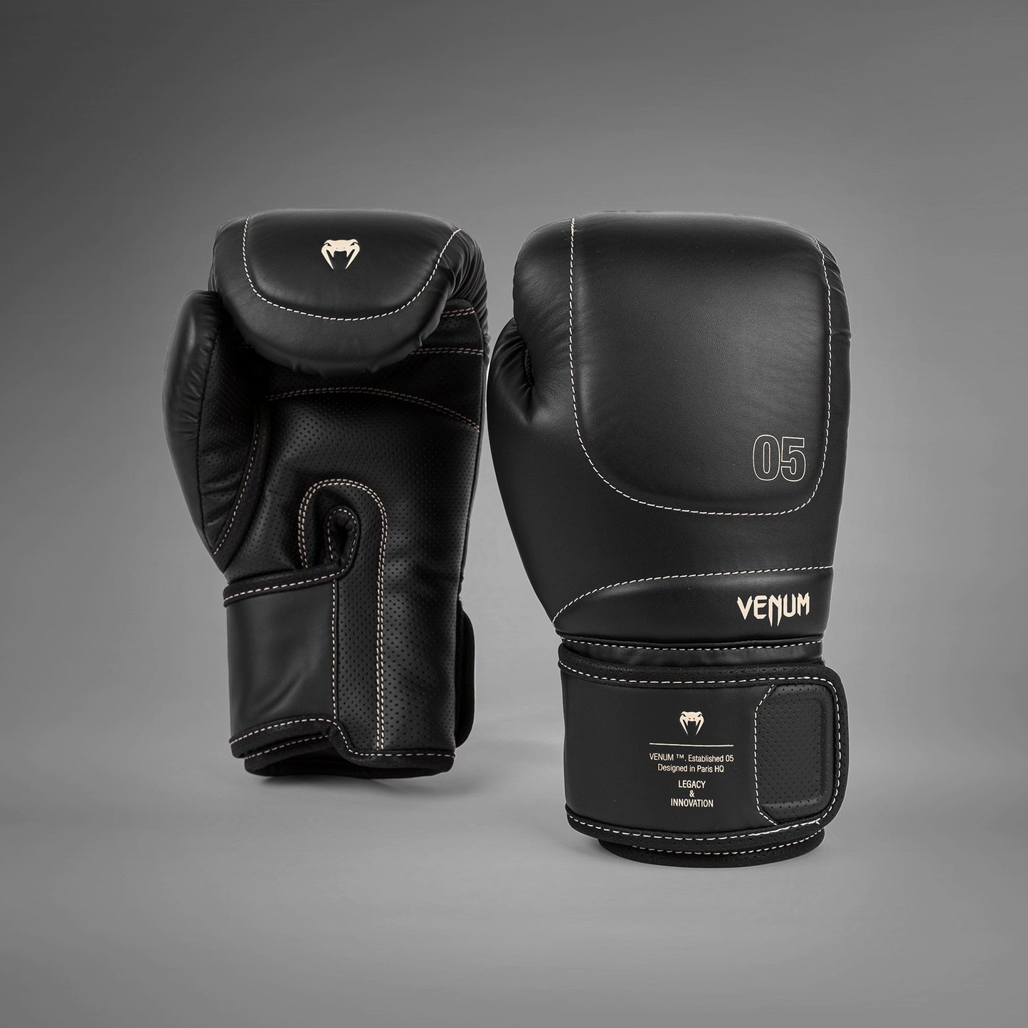 Venum Impact Evo 拳击手套 – 黑色