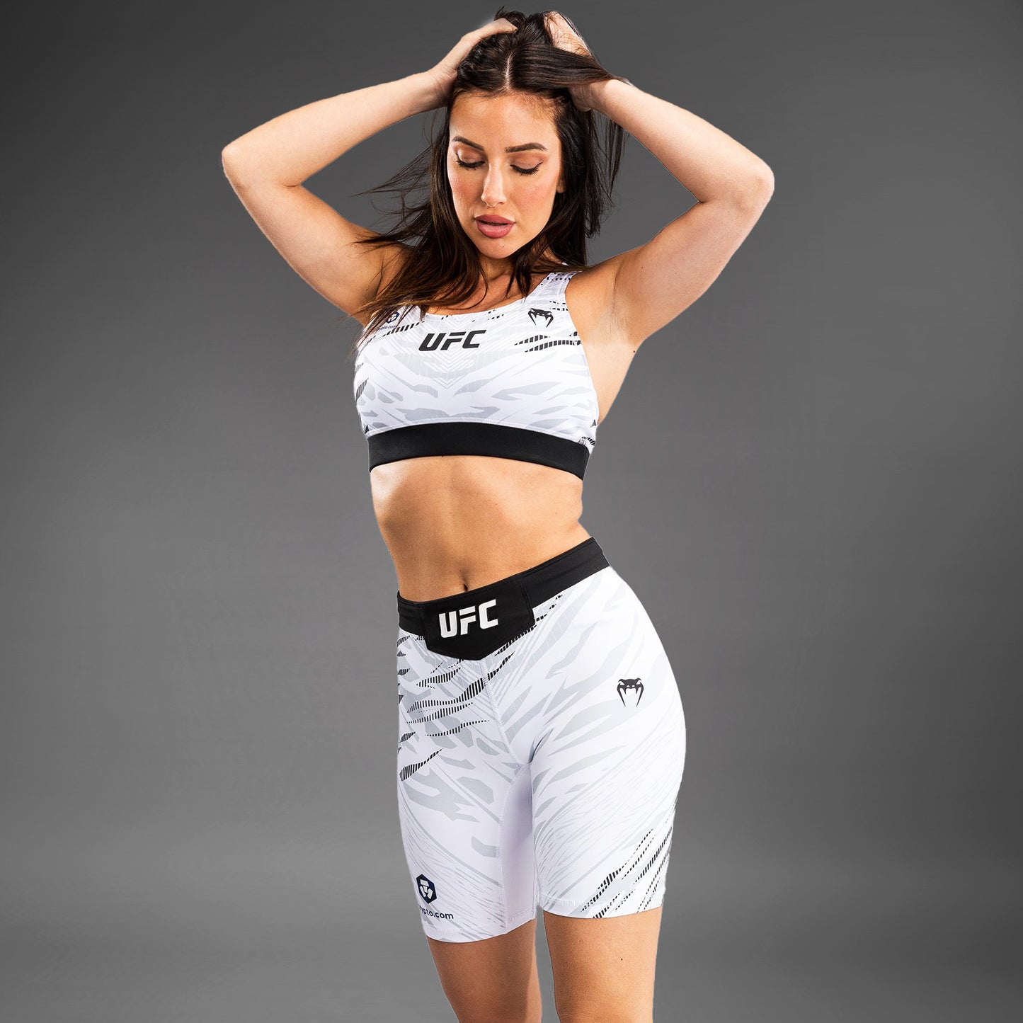 UFC Fusion by Venum 女士综合格斗短裤–长款–白色