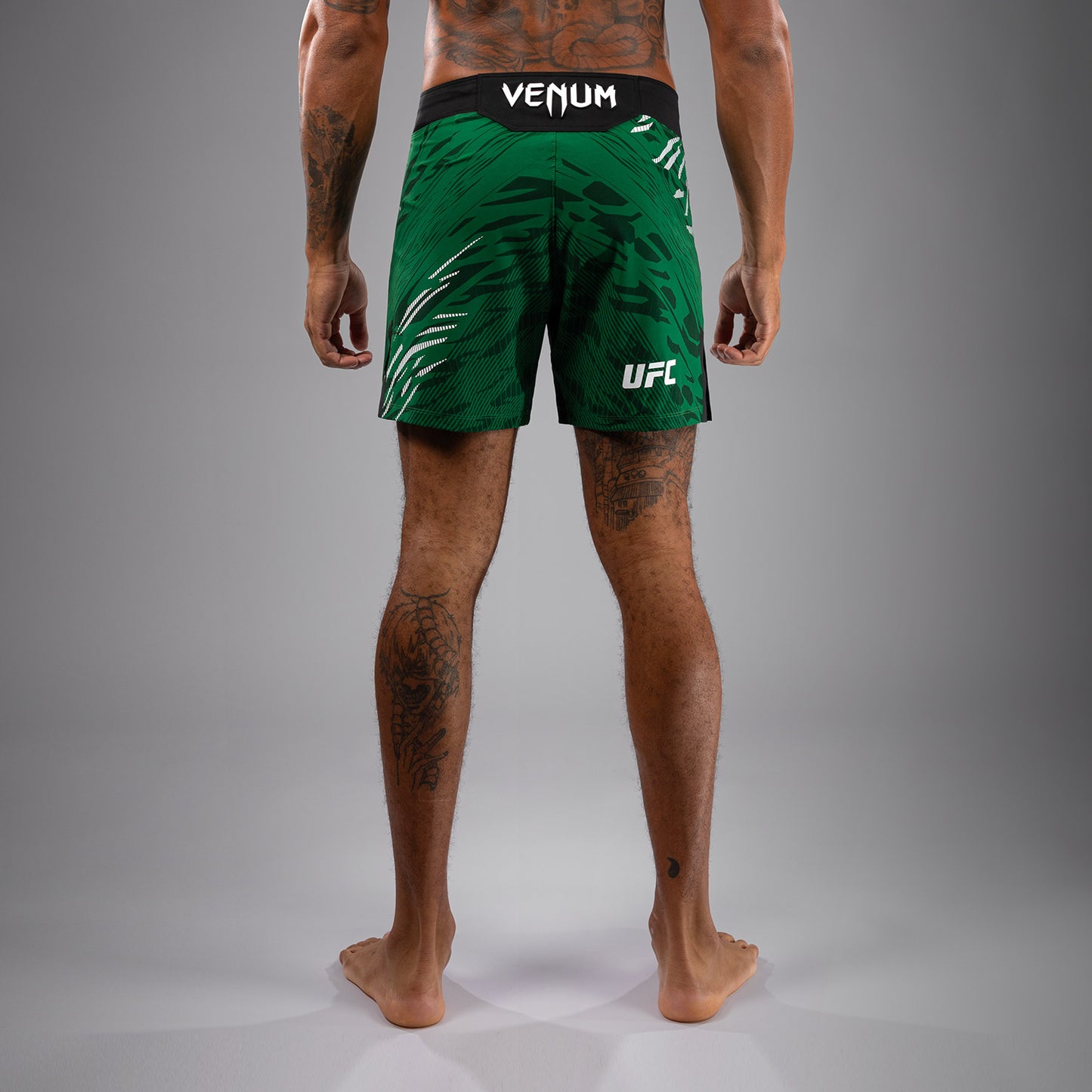 UFC Fusion by Venum Authentic Fight Night 男士格斗短裤 – 短款 – 绿色