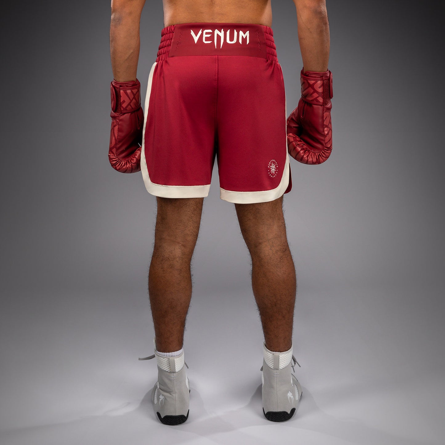 Venum Classic 拳击短裤 – 宝石红/象牙色