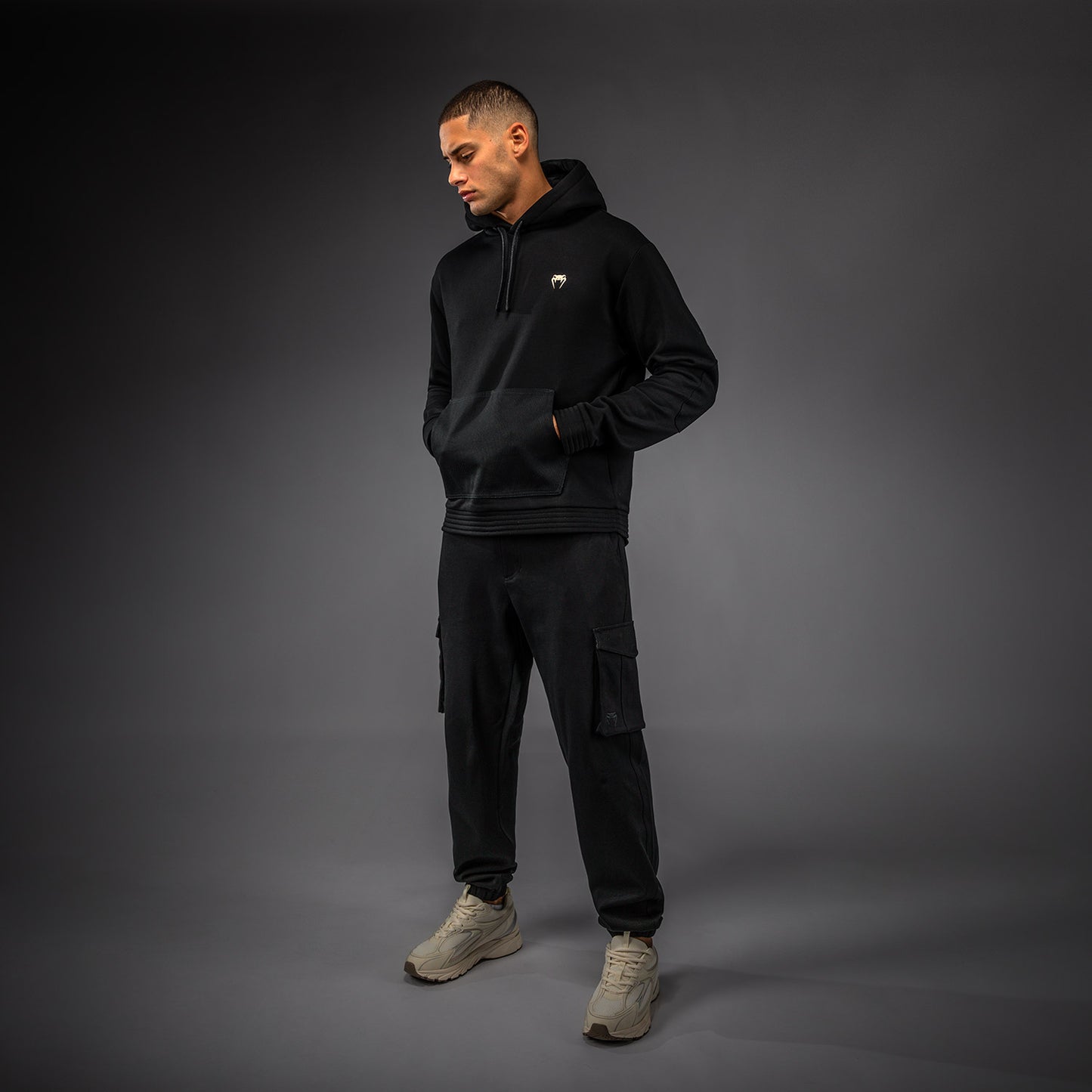 Venum Urban 柔术服连帽衫 – 黑色