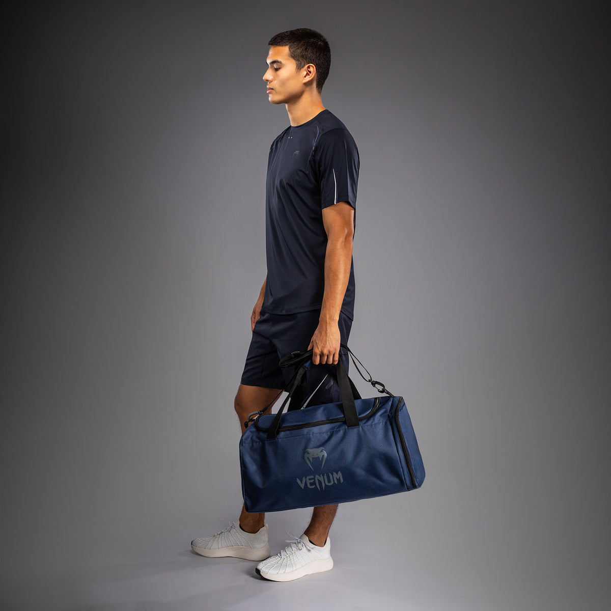 Venum Essential 运动包（37L）- 海军蓝