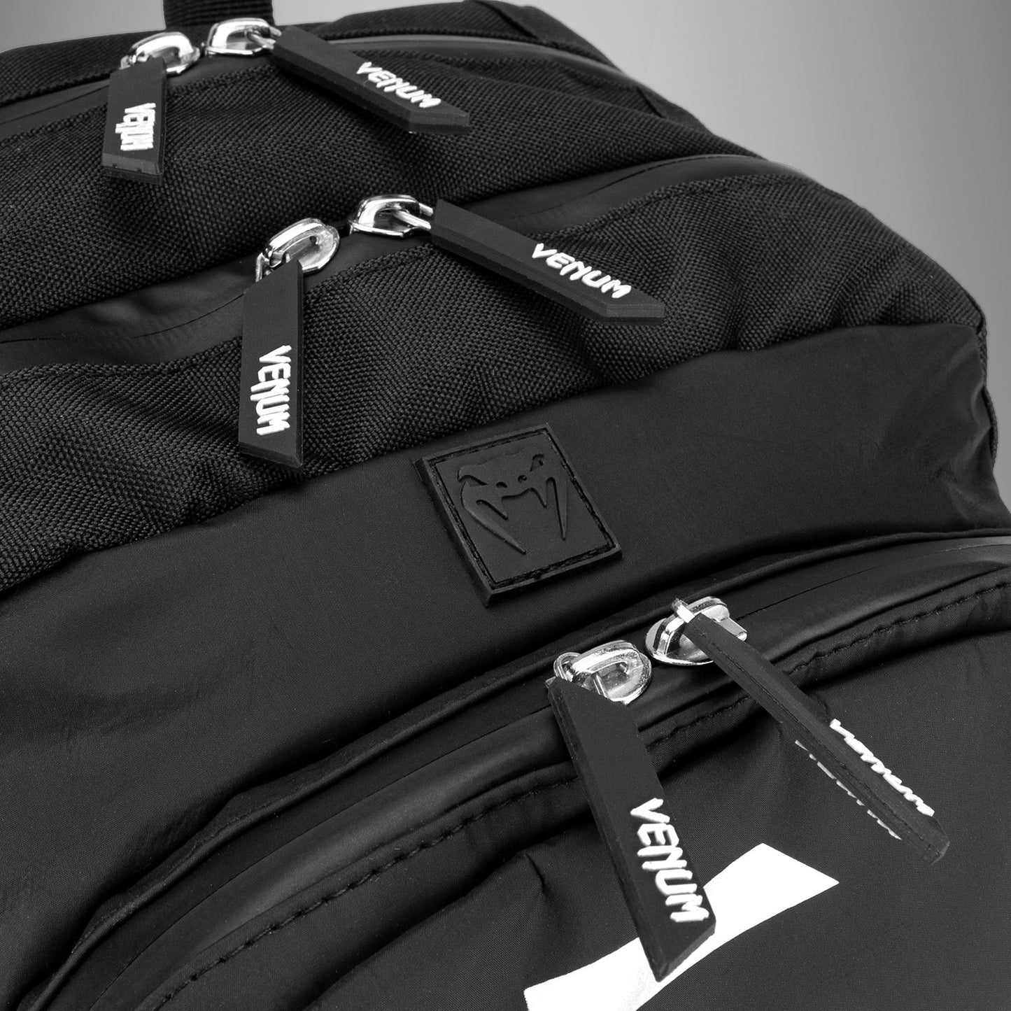Venum Challenger Pro Evo 背包 (20-25L) – 黑色/白色