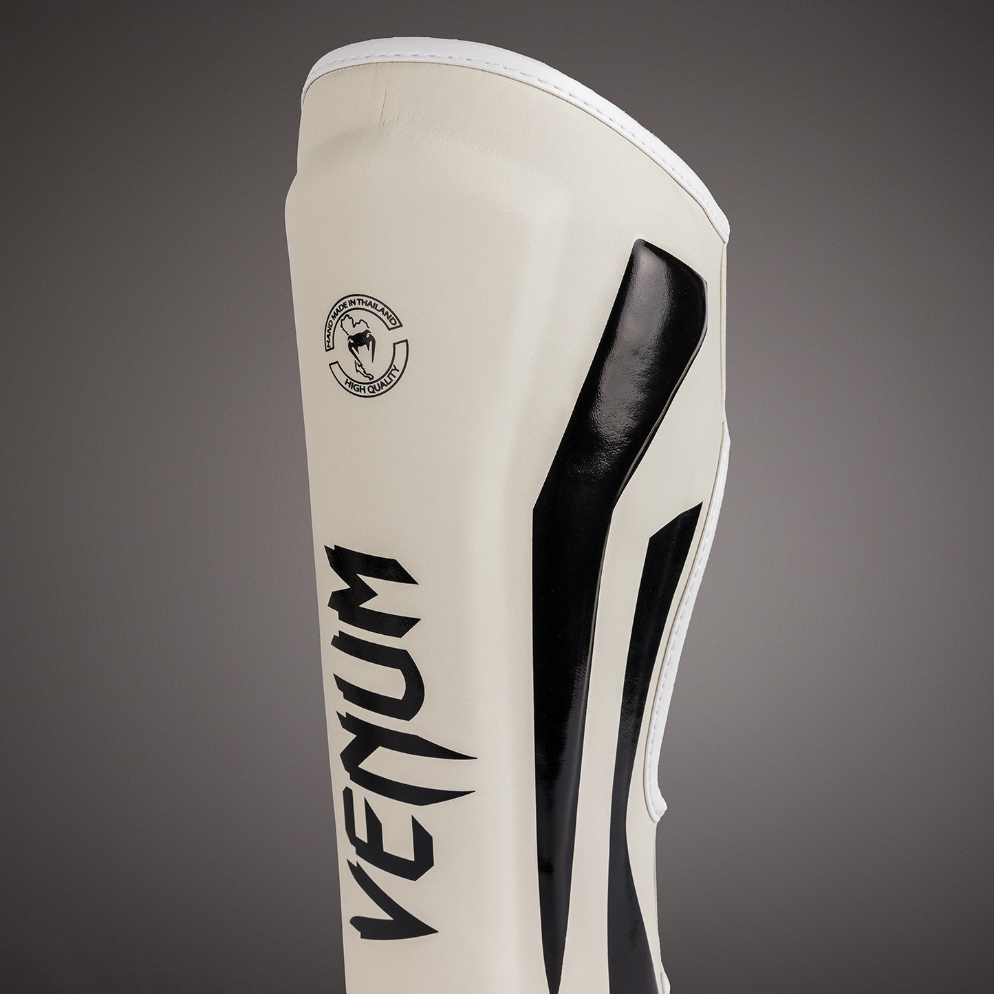 Venum Elite 立式护胫 – 白色/黑色
