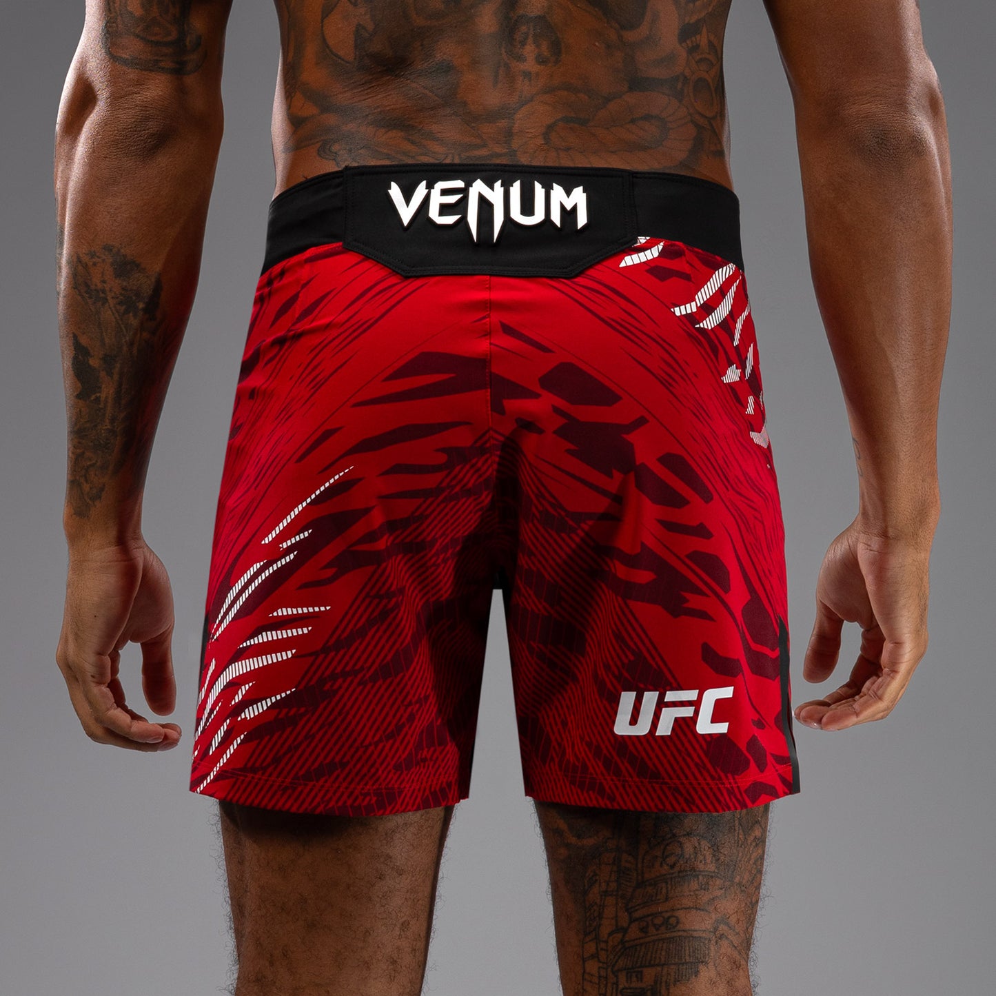 UFC Fusion by Venum Authentic Fight Night 男士格斗短裤 – 短款 – 红色
