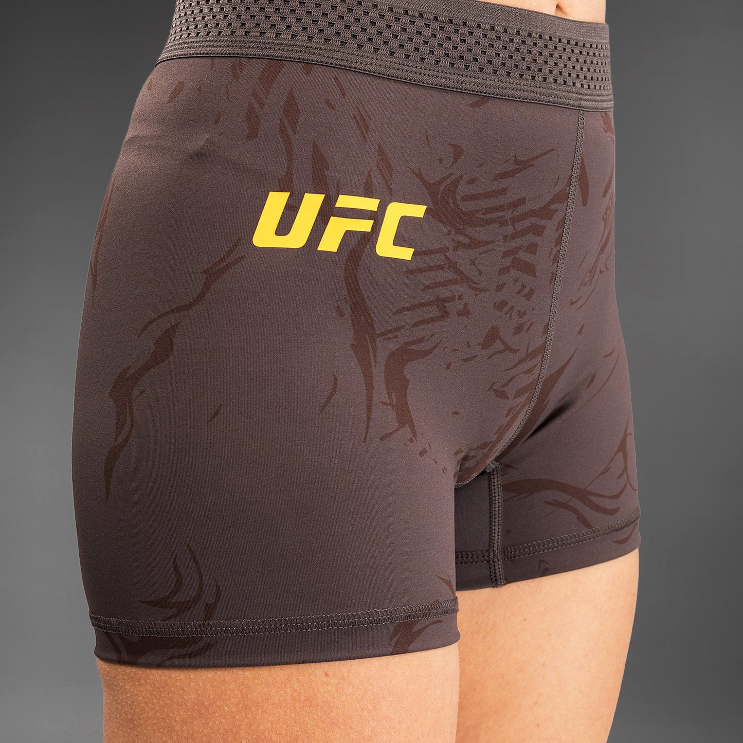 UFC Fusion by Venum Fight Week 女士综合格斗短裤 – 沙色