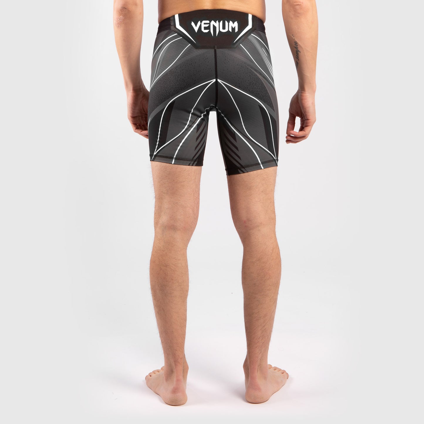 Venum UFC Authentic Fight Night 男士压缩短裤 – 黑色