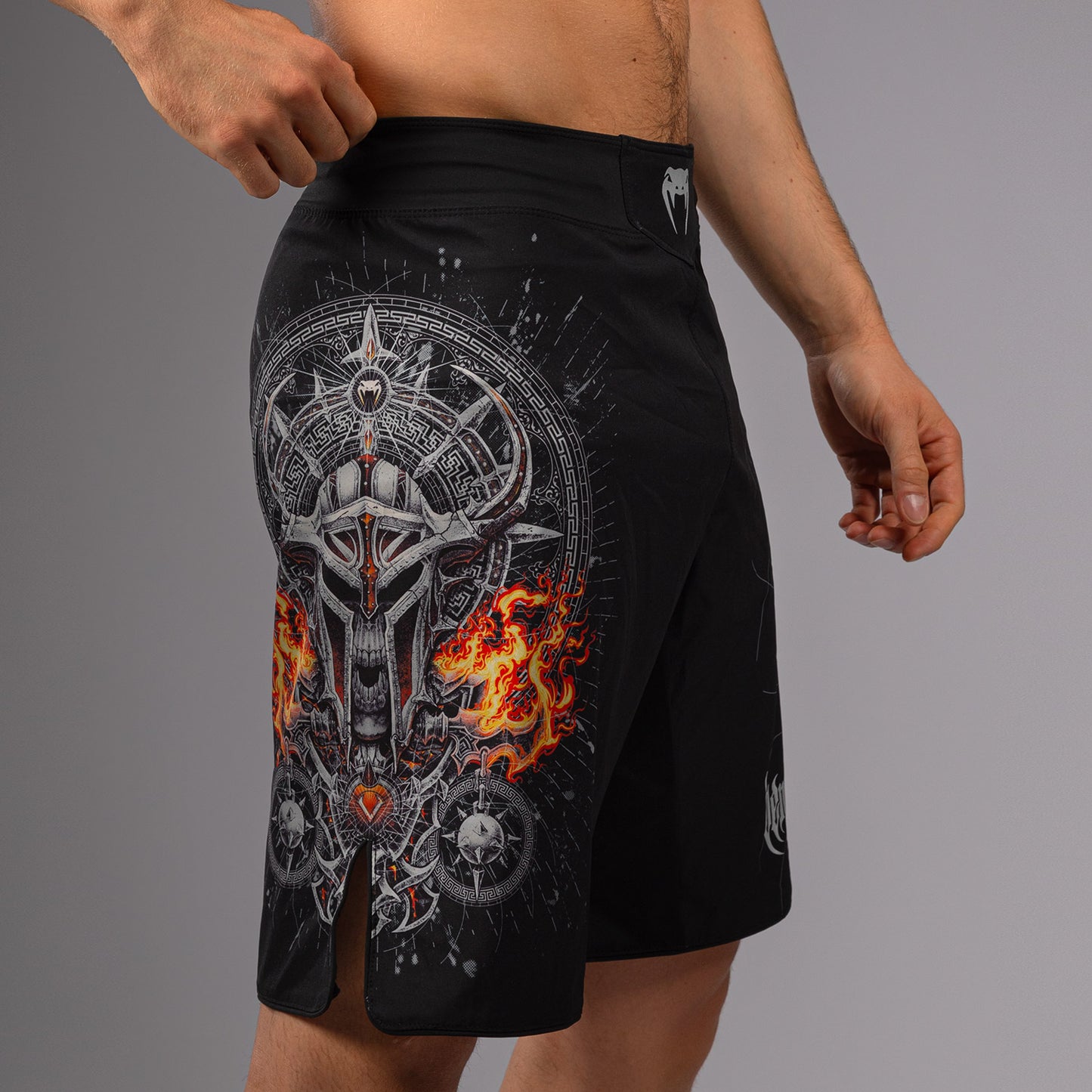 Venum Gladiator 5.0 男士格斗短裤 – 黑色/银色