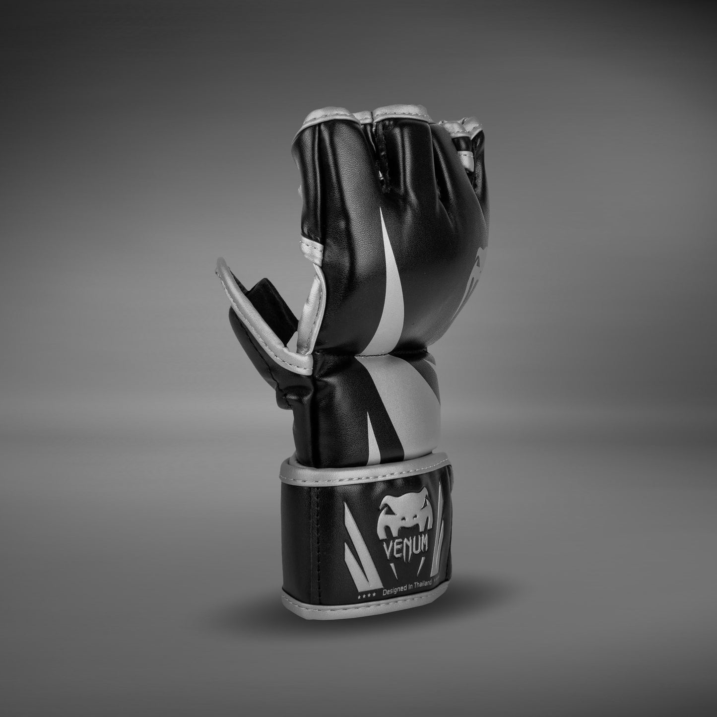 Venum Challenger 2.0 MMA手套 – 黑色/银色
