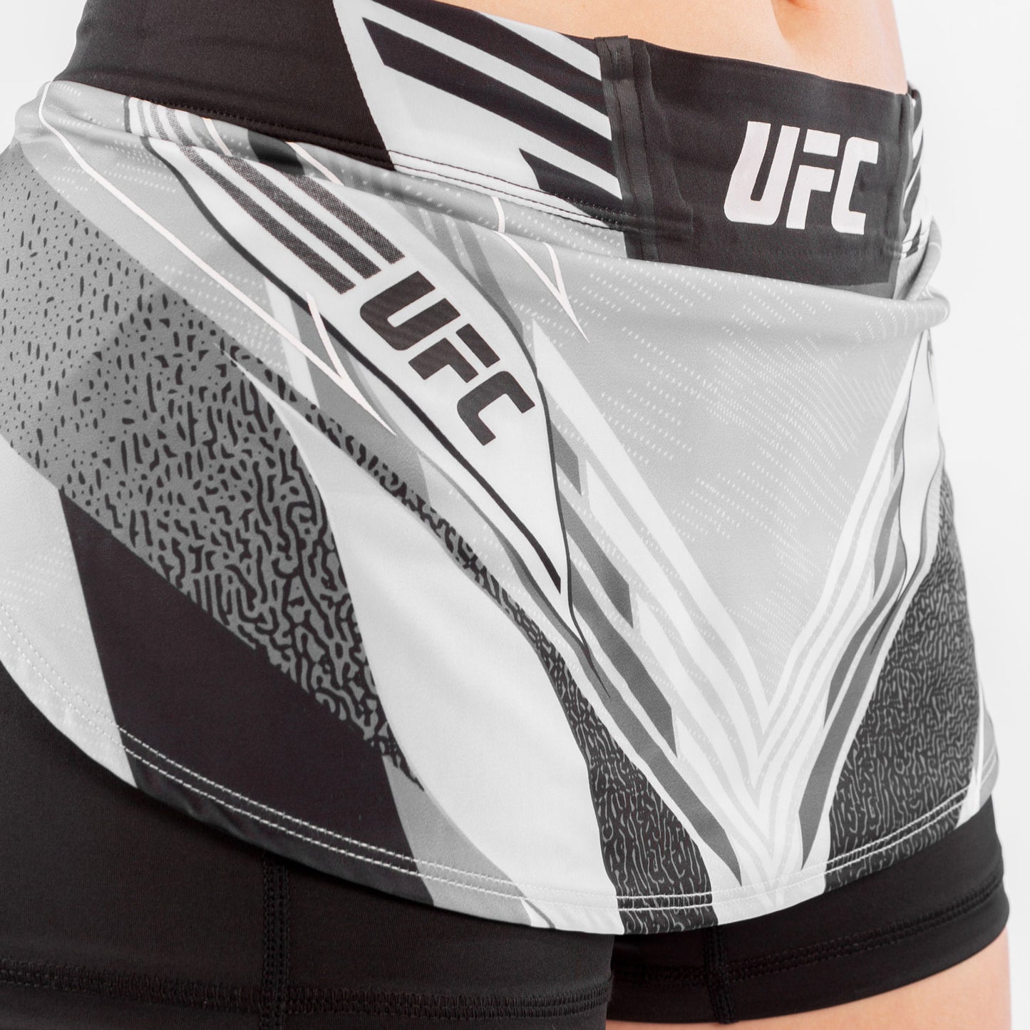 UFC Venum Authentic Fight Night 女士格斗短裙 – 白色