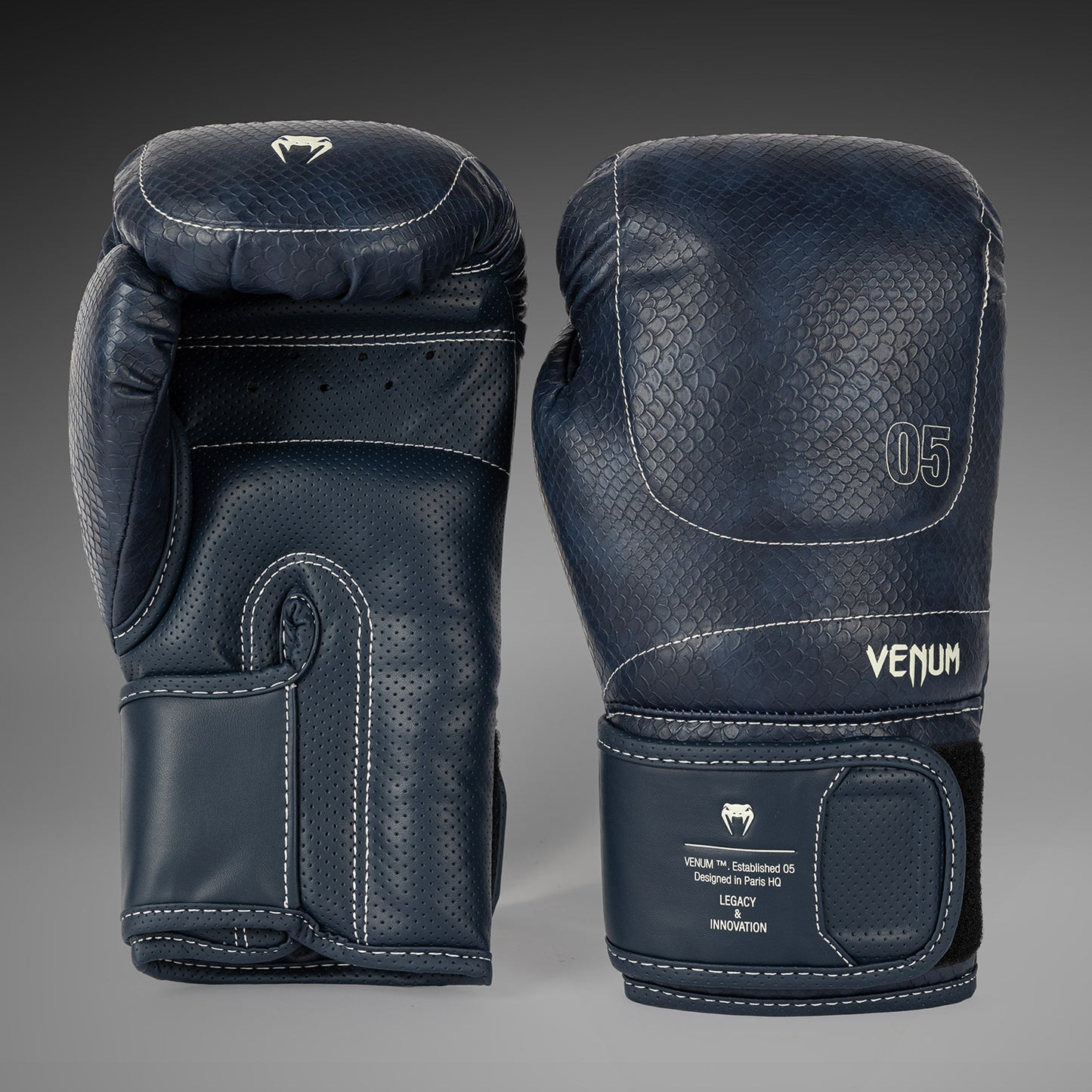 Venum Impact Evo Scales 拳击手套 – 午夜蓝