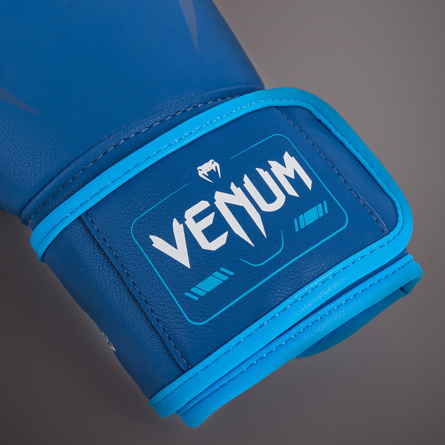Venum x Top Rank Original Impact 拳击手套 – 藏青色