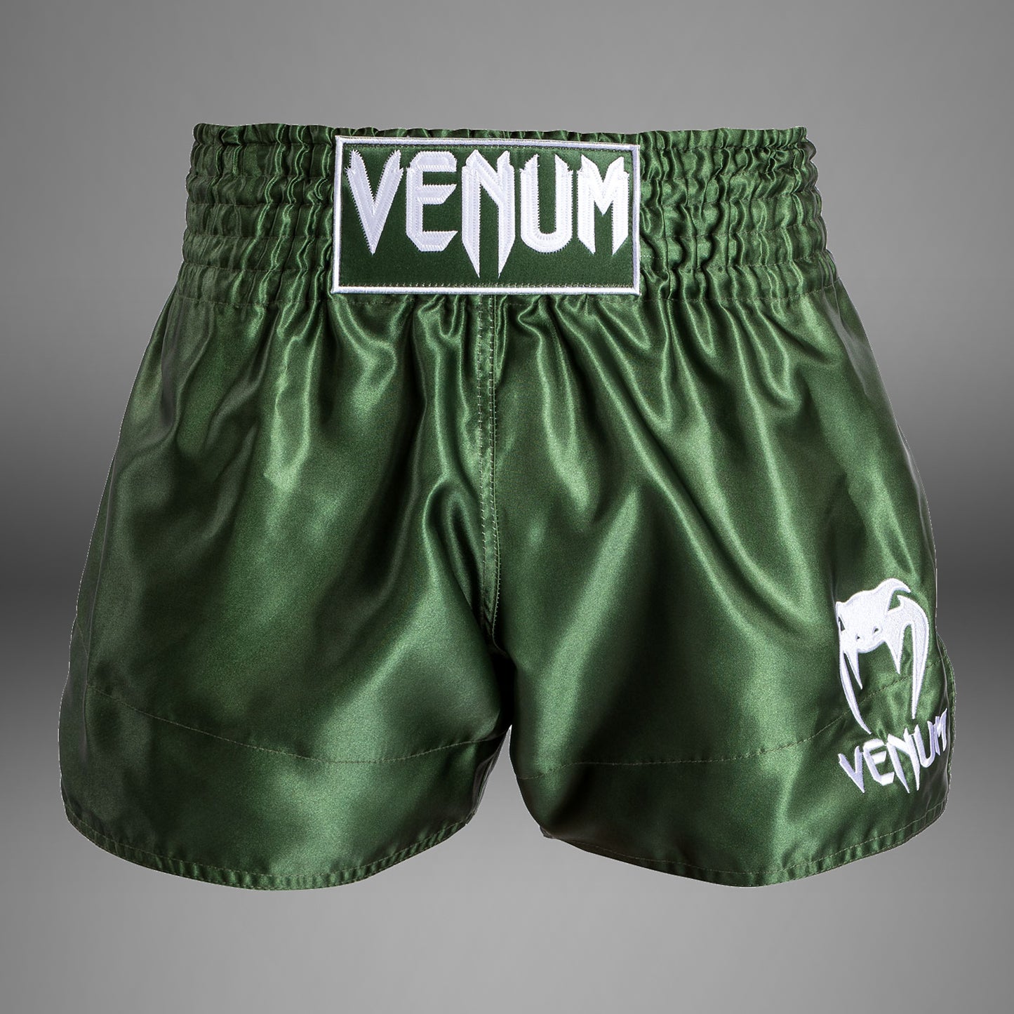 Venum Classic 泰拳短裤 – 卡其色/白色