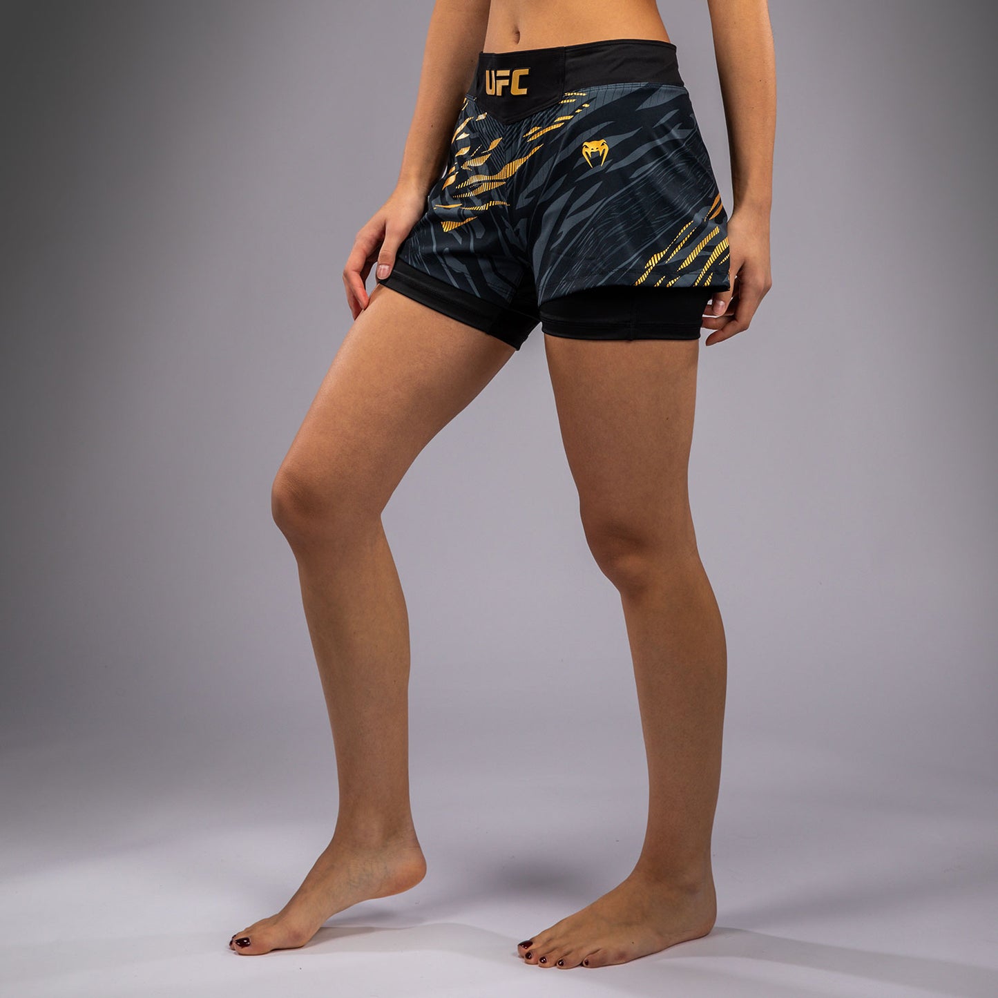UFC Fusion by Venum Authentic Fight Night 女士格斗短裤 – 冠军款