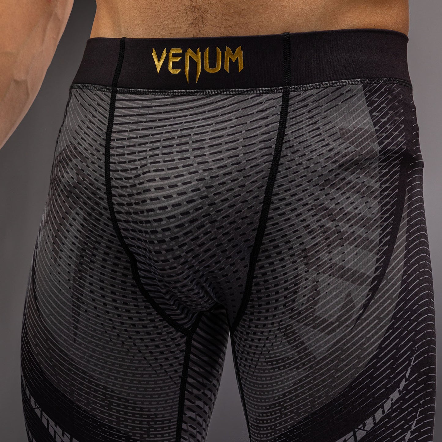 Venum Galactic 3.0 综合格斗短裤 - 黑色/金色