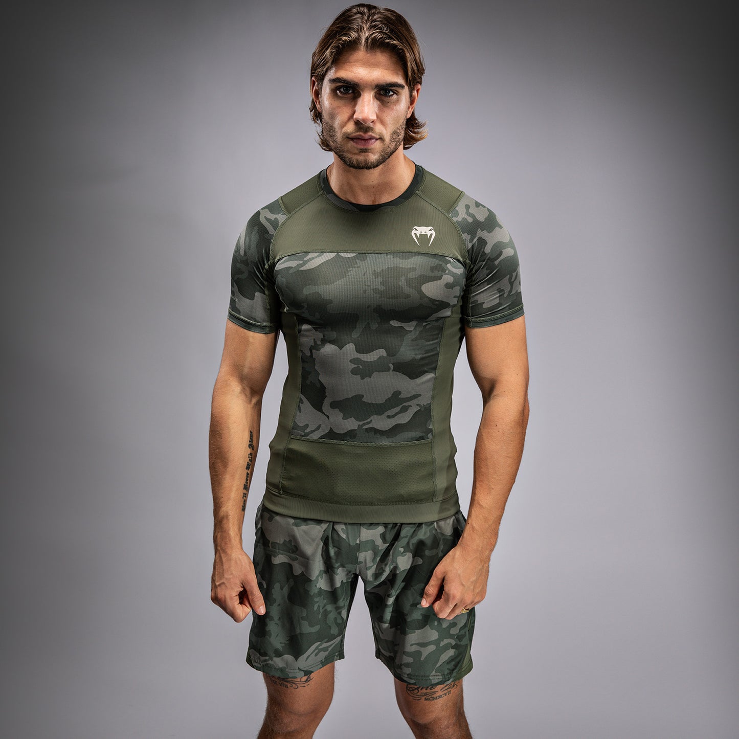Venum G-Fit Air 男士短袖紧身防磨衣 – 军绿色迷彩