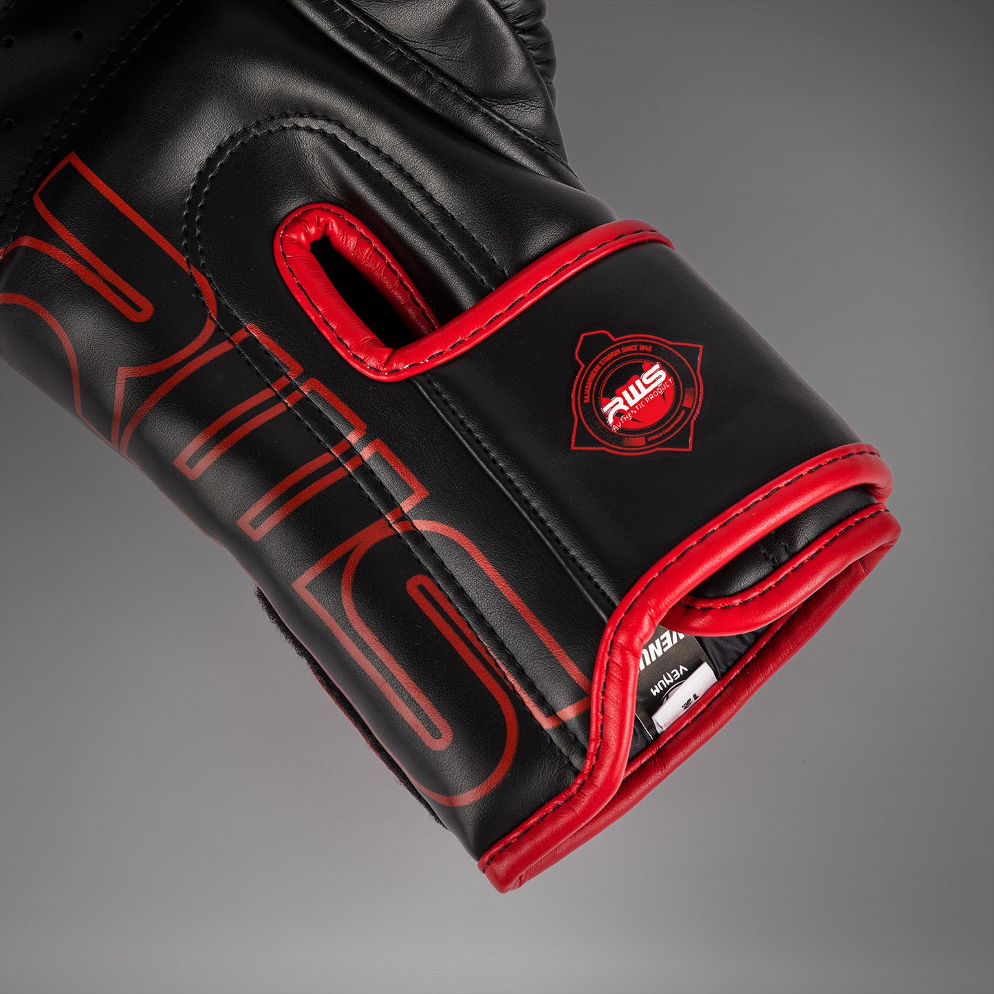 Venum x RWS 2.0 拳击手套 – 黑色/红色