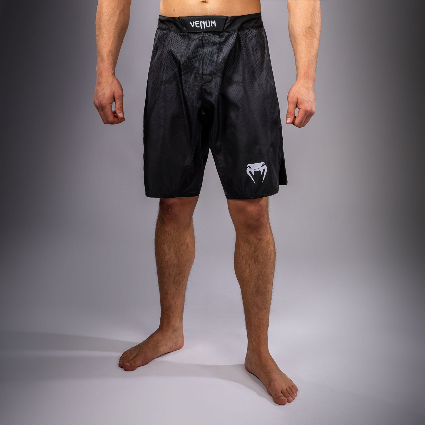 Venum Black Viper 格斗短裤 – 黑色