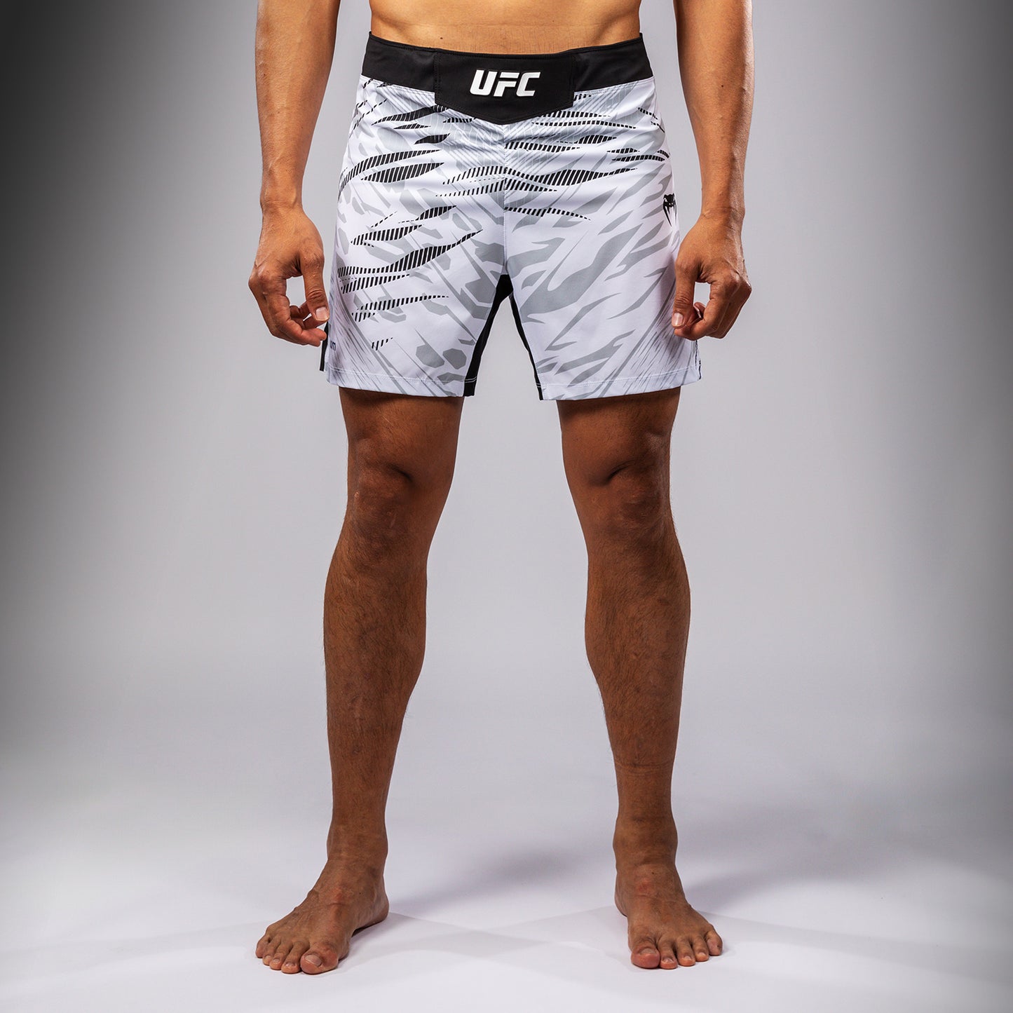 UFC Fusion by Venum Authentic Fight Night 男士格斗短裤 – 短款 – 白色