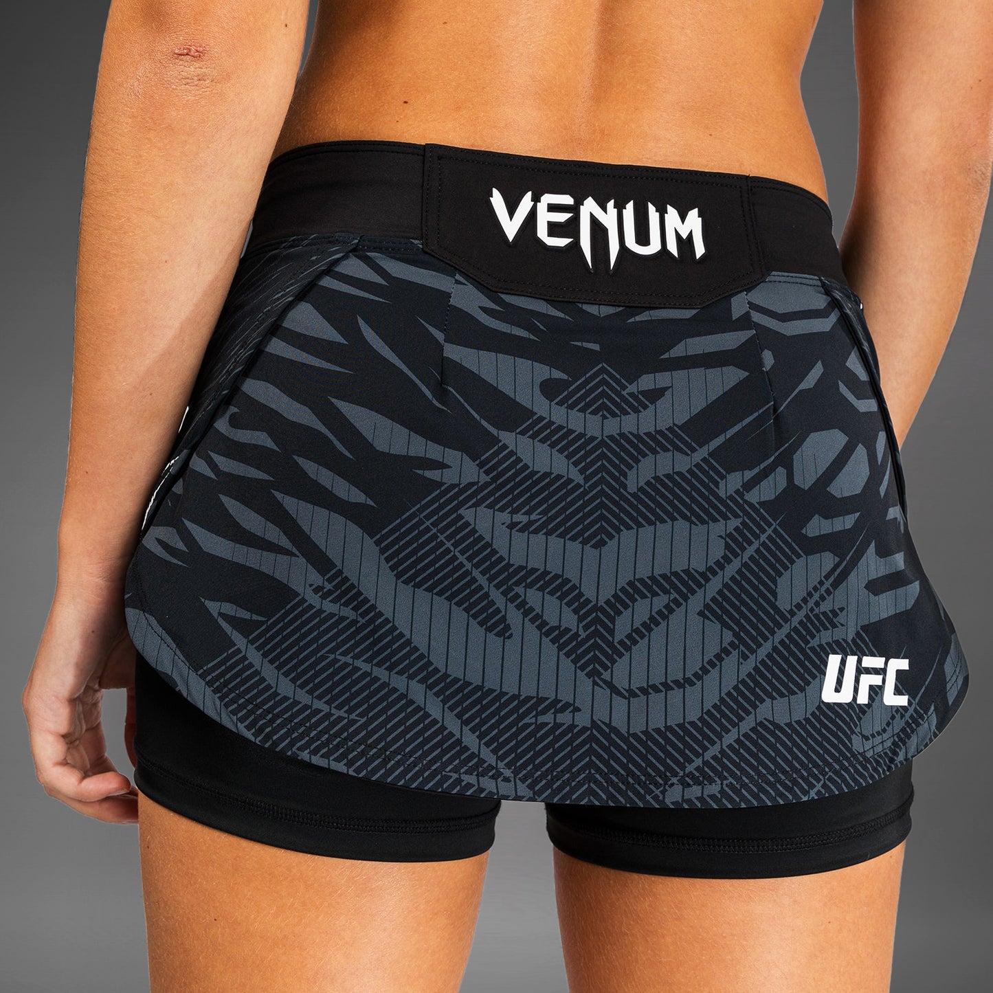 UFC Fusion by Venum Authentic Fight Night 女士格斗短裙 – 黑色