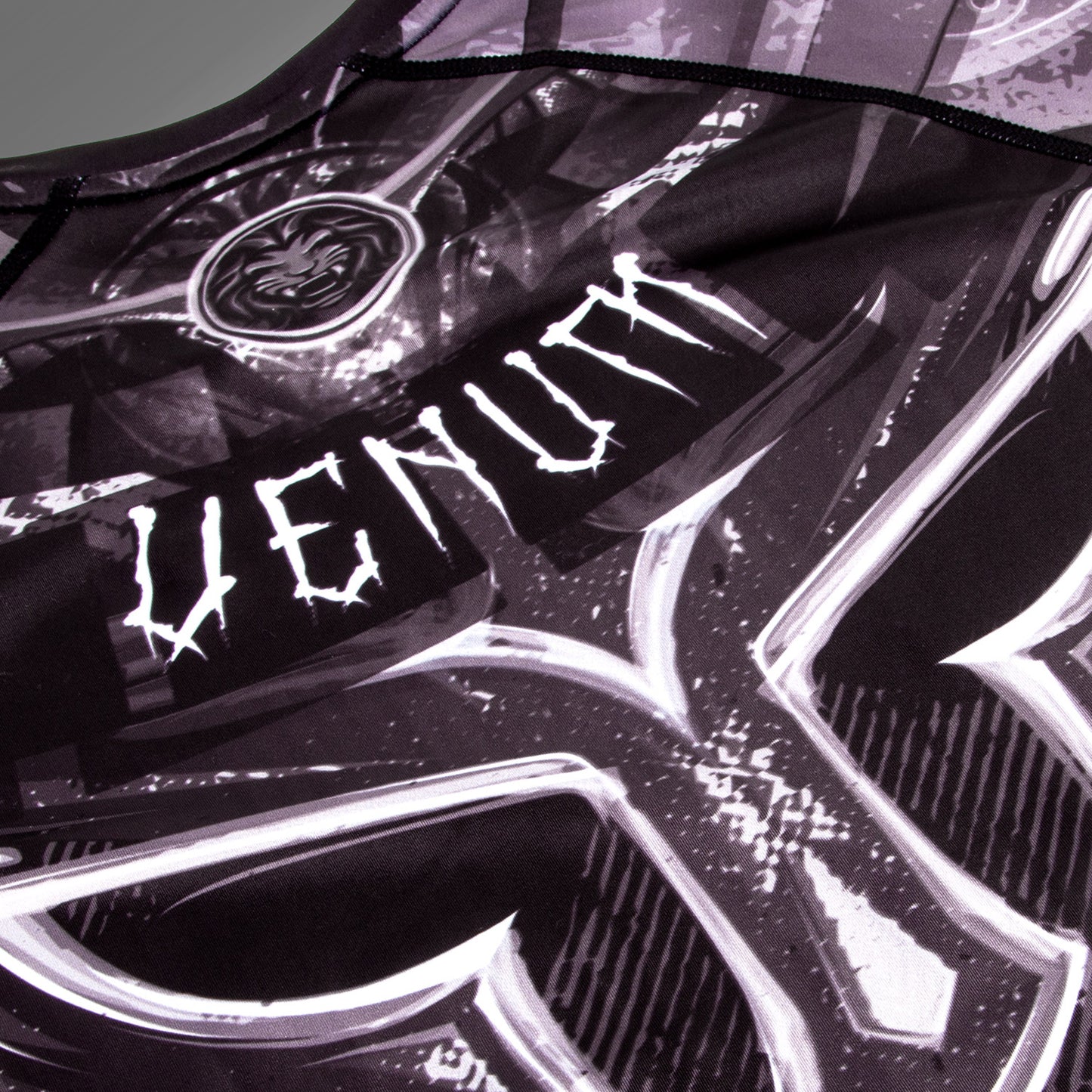 Venum Gladiator 3.0 紧身防磨衣–长袖–黑色/白色