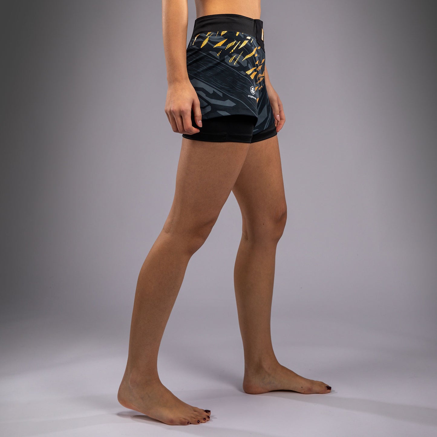 UFC Fusion by Venum Authentic Fight Night 女士格斗短裤 – 冠军款