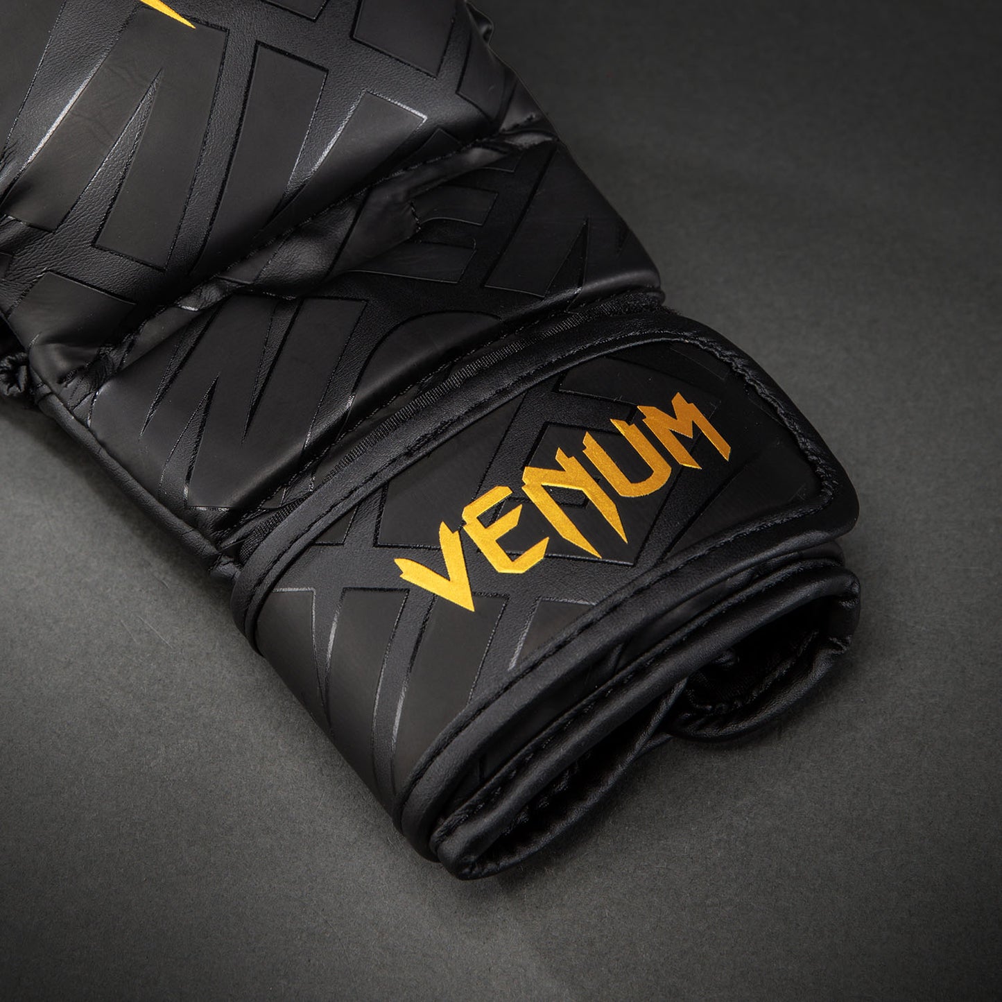 Venum Contender 1.5 XT 3D 实战手套 - 黑色/金色