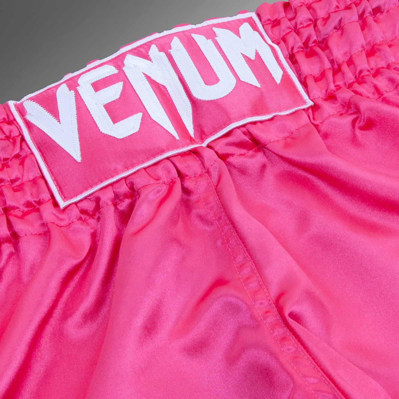 Venum Classic 泰拳短裤 – 粉红色/白色