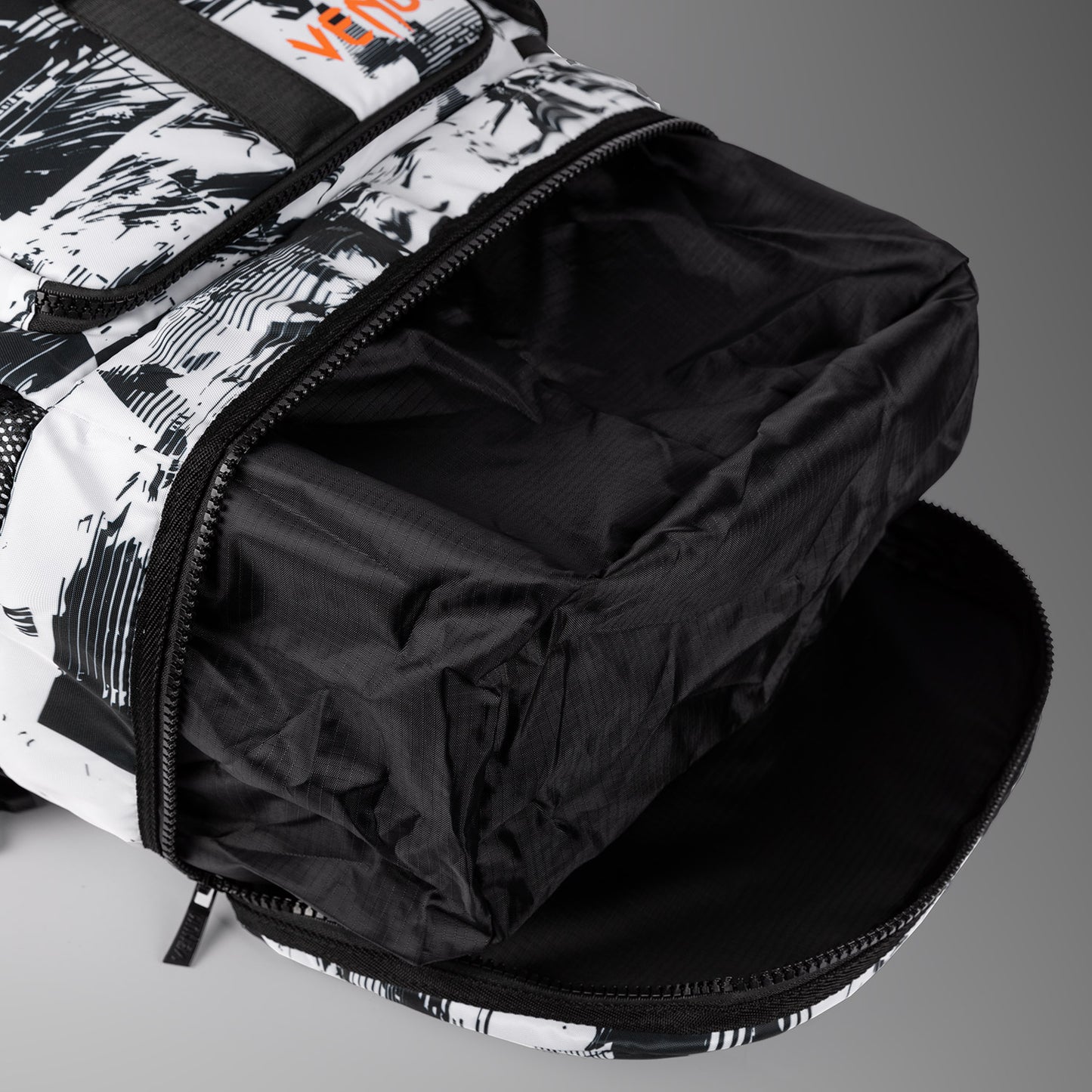 Unisex UFC Zenith by Venum 白色正品比赛周运动包（48L）