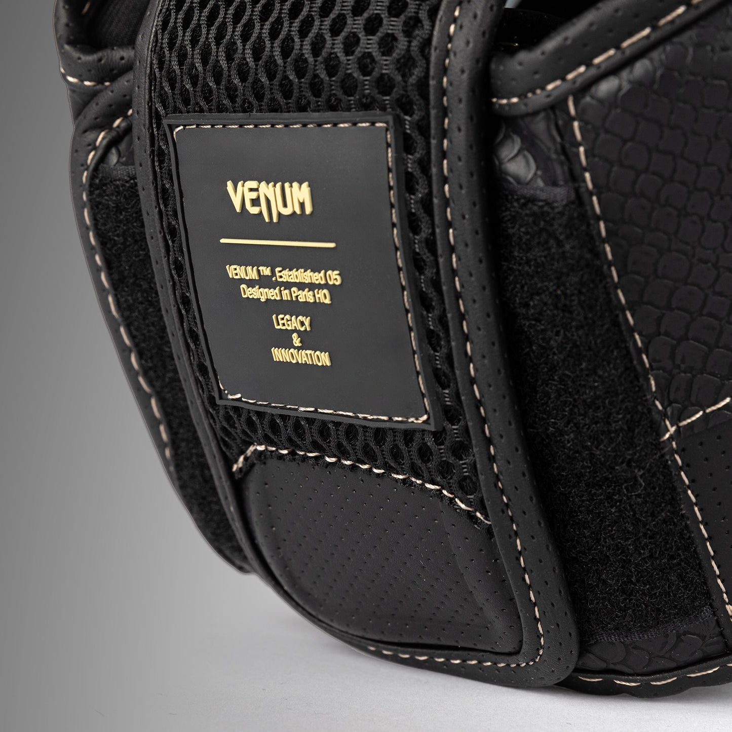 Venum Impact Evo Scales 头盔 – 黑色