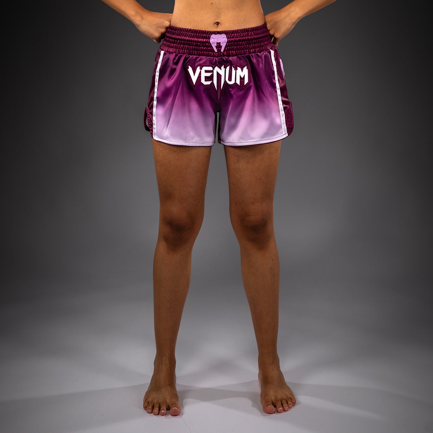 Venum Iris 泰拳短裤 – 梅色/白色