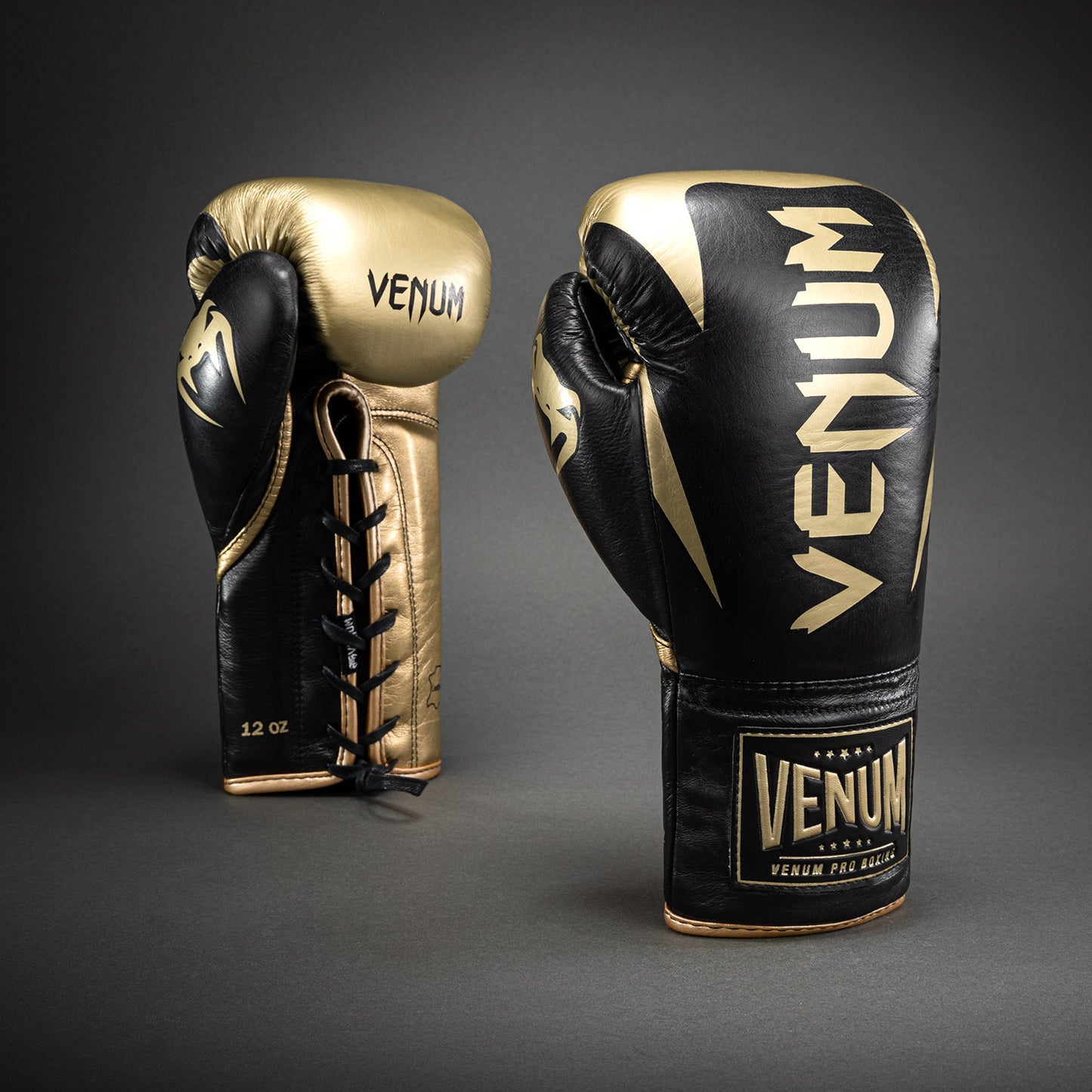 Venum Hammer Pro 拳击手套带鞋带 – 黑色/金色