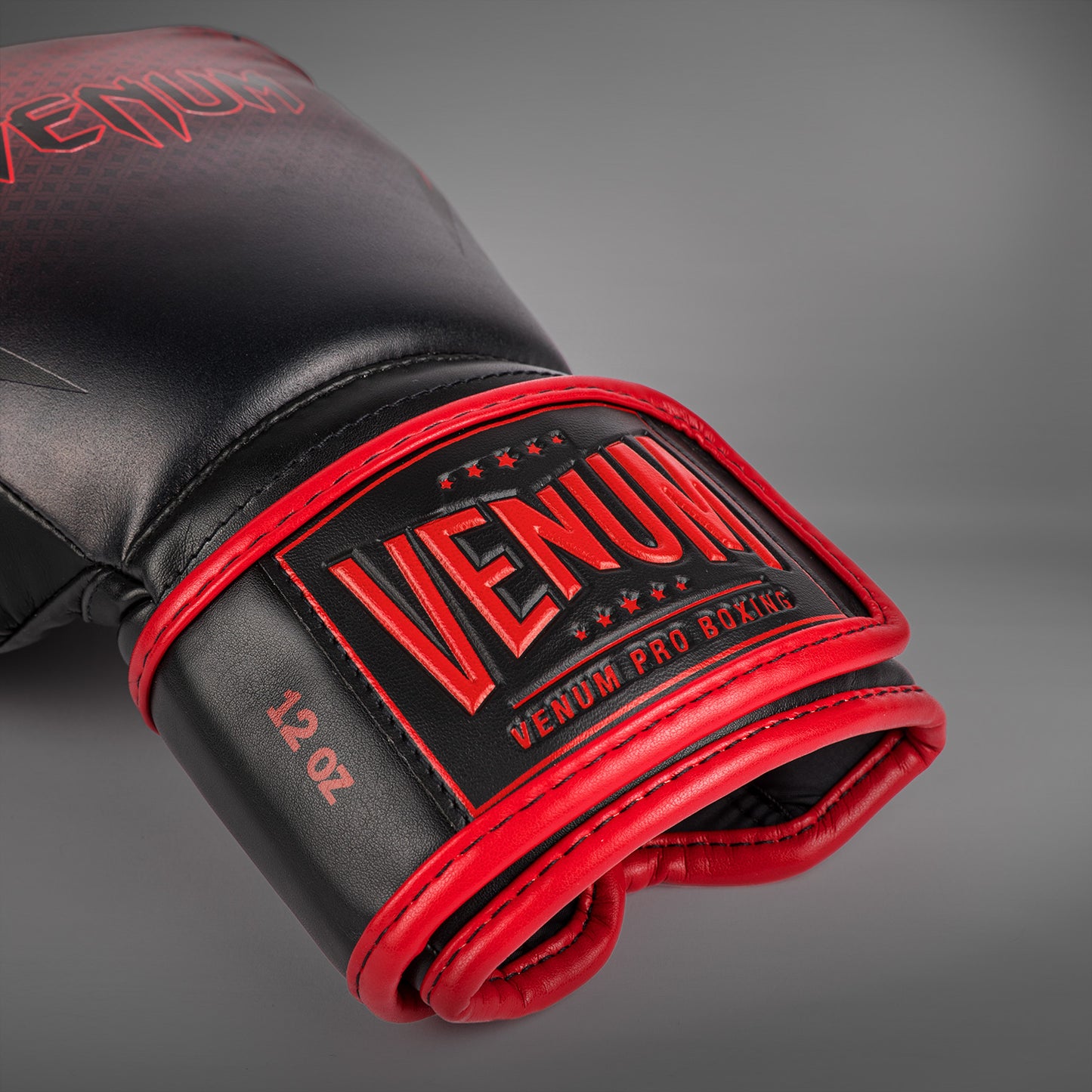 Venum x RWS 2.0 拳击手套 – 黑色/红色