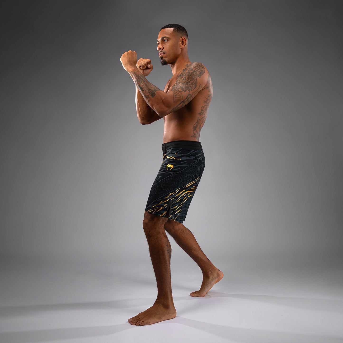 UFC Fusion by Venum Authentic Fight Night 男士格斗短裤 – 长款 – Champion