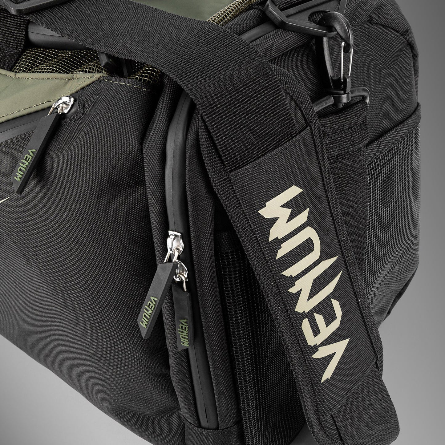 Venum Trainer Lite Evo 运动包（48L）– 卡其色/黑色