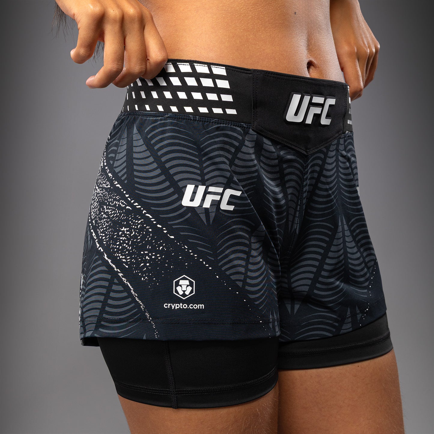 Women's UFC Zenith by Venum 黑色 Authentic 短款格斗短裤