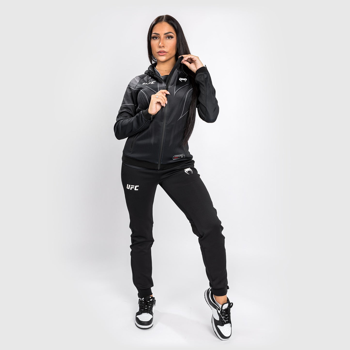UFC Venum Authentic Fight Night 2.0 女士款走场连帽衫 – 黑色