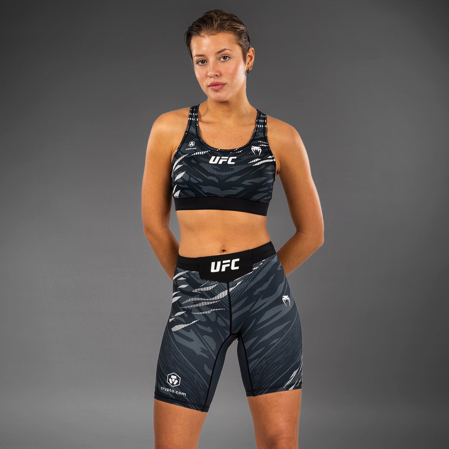 UFC Fusion by Venum 女士综合格斗短裤–长款–黑色
