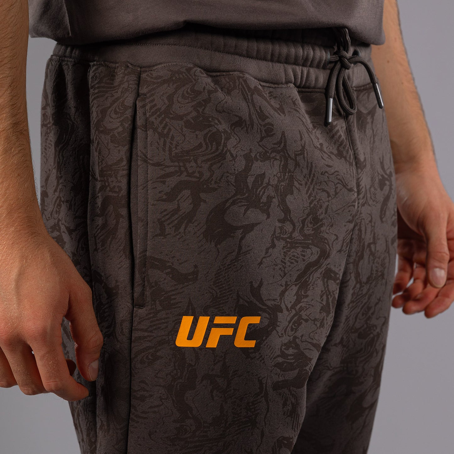 UFC Fusion by Venum Fight Week 男士棉质长裤 – 土褐色